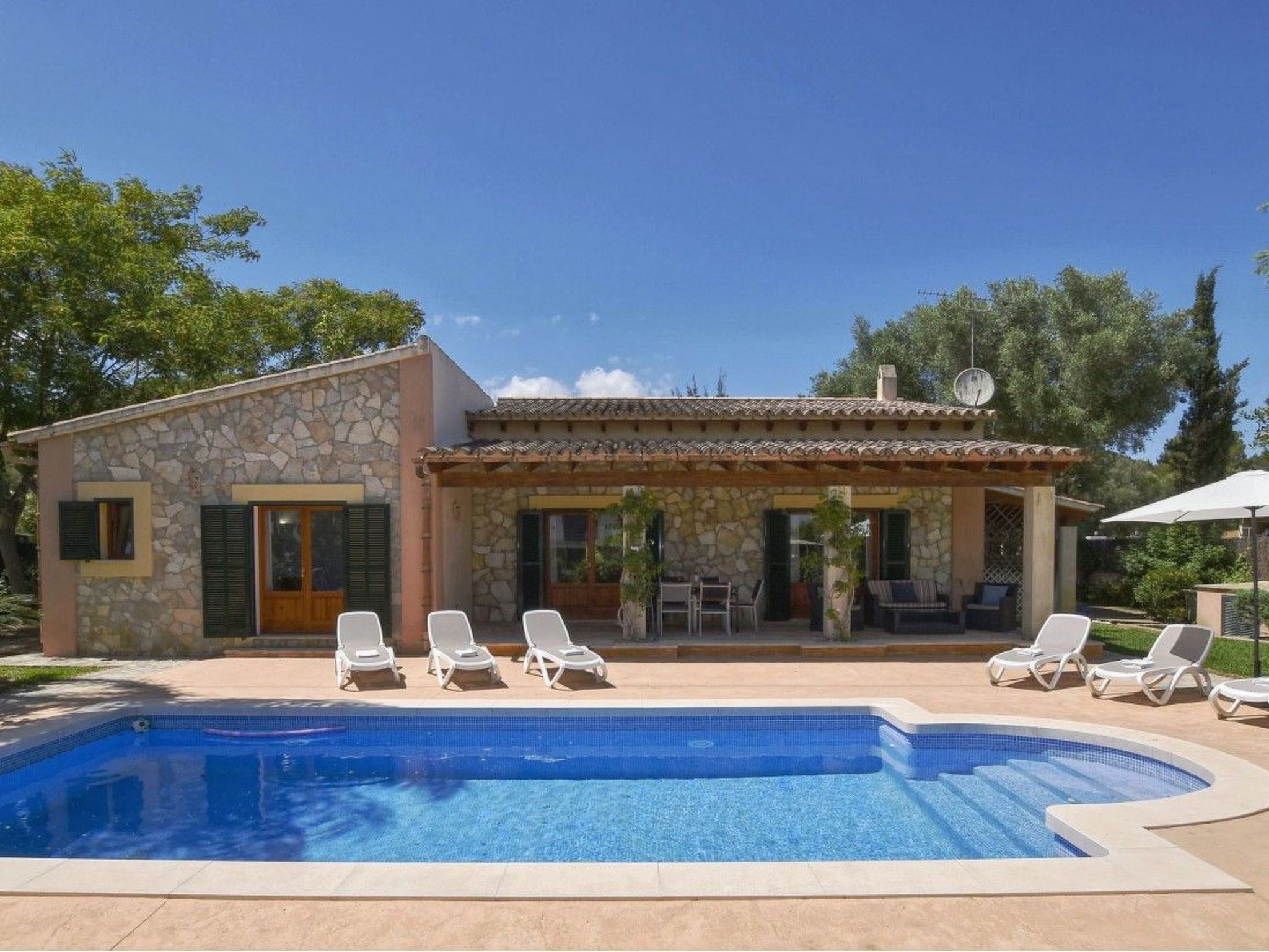 Moderne Villa mit privatem Pool in Crestatx-Draußen