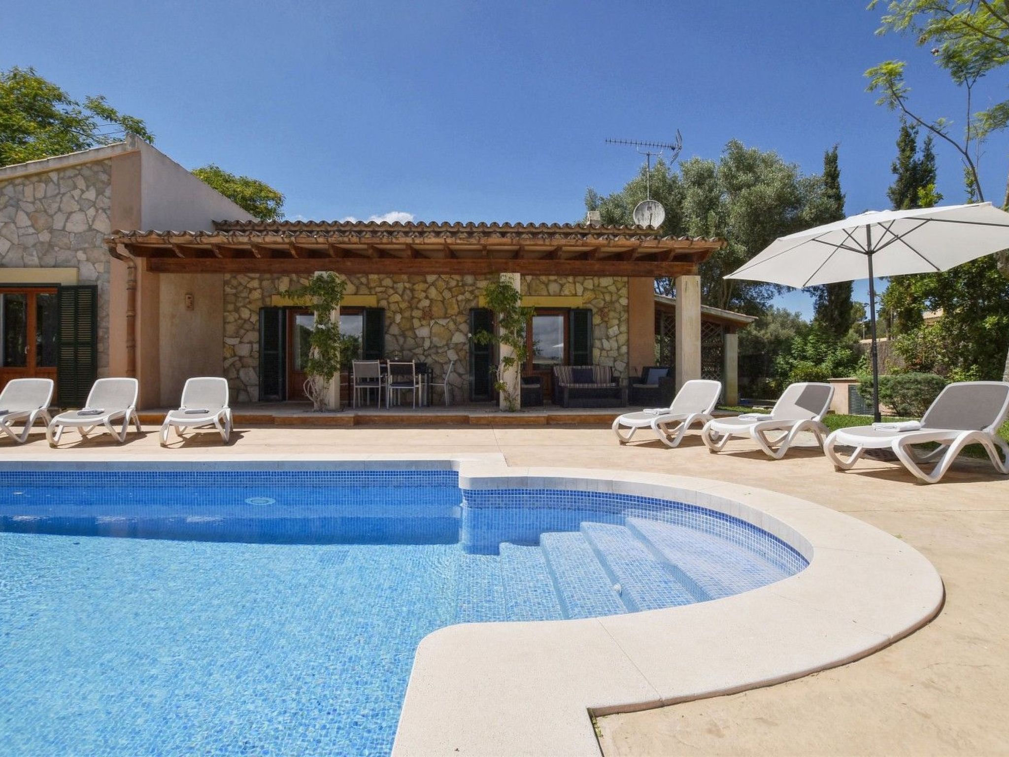 Moderne Villa mit privatem Pool in Crestatx-Image-tags.info