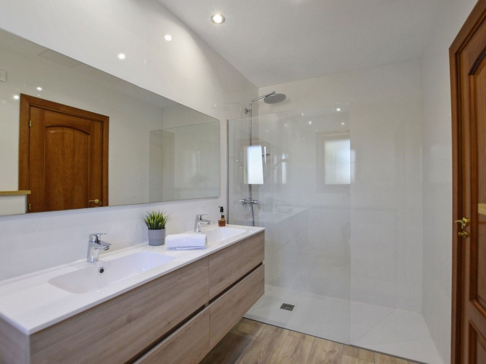 Moderne Villa mit privatem Pool in Crestatx-Drinnen