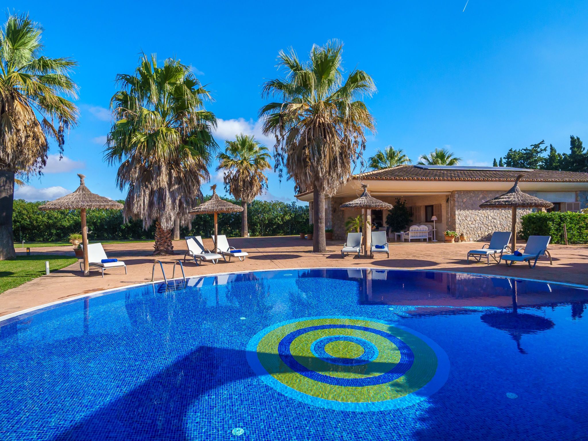 Schönes Landhaus mit Pool für 6 Personen