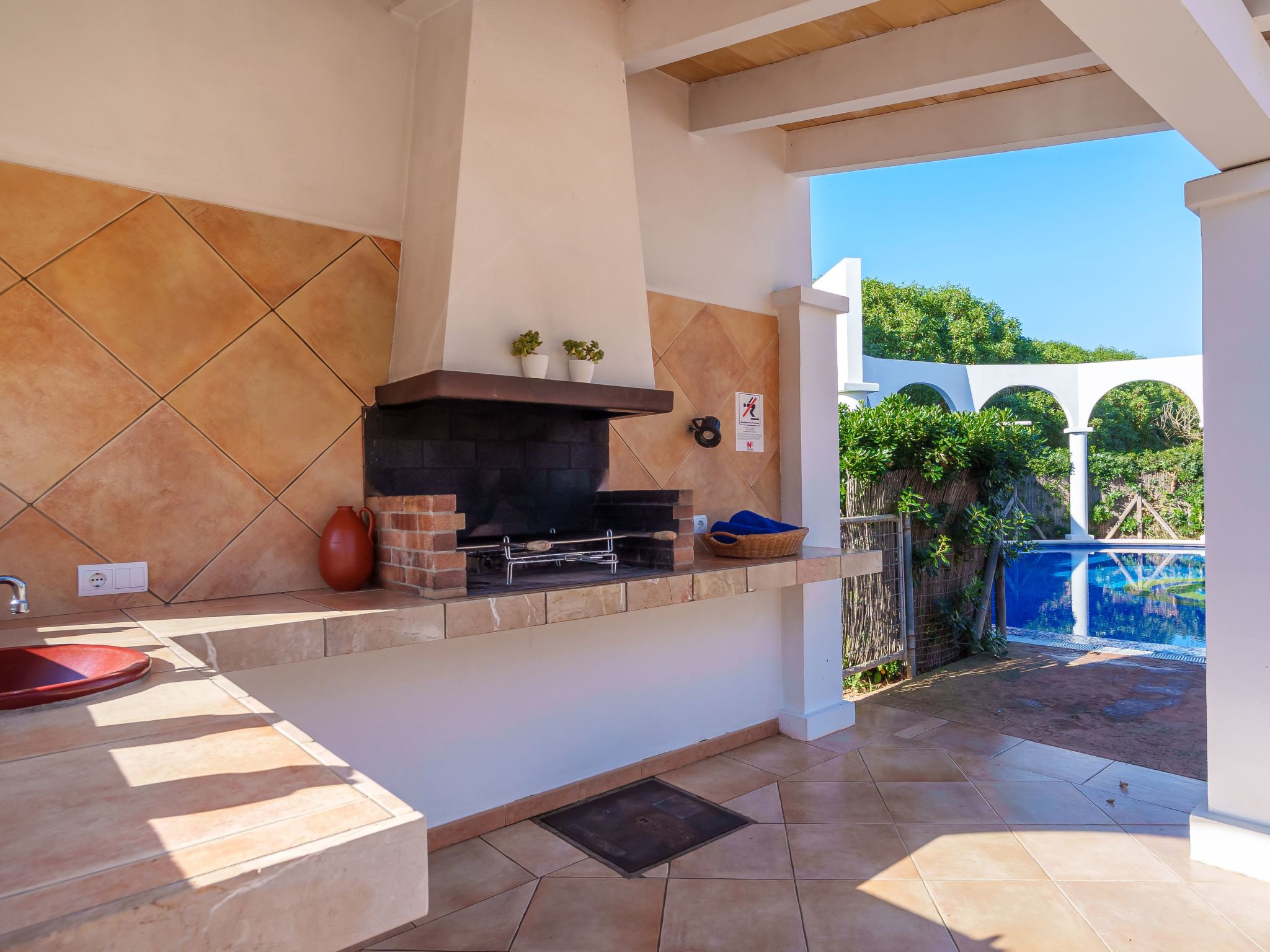 Schönes Landhaus mit Pool für 6 Personen-Inside