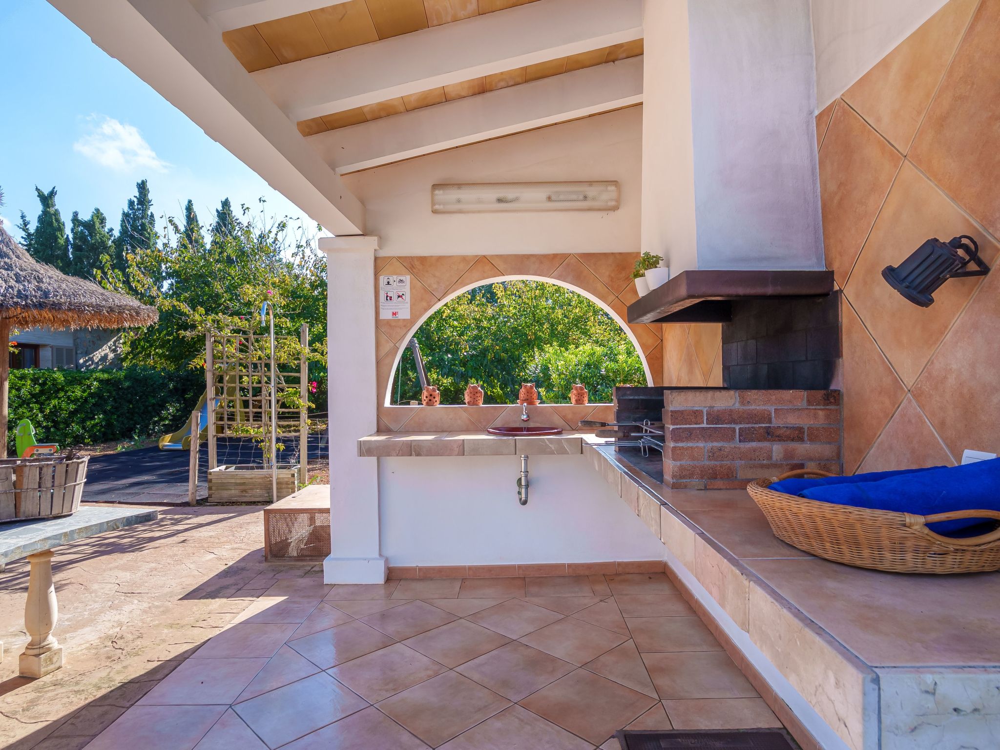 Schönes Landhaus mit Pool für 6 Personen-Inside