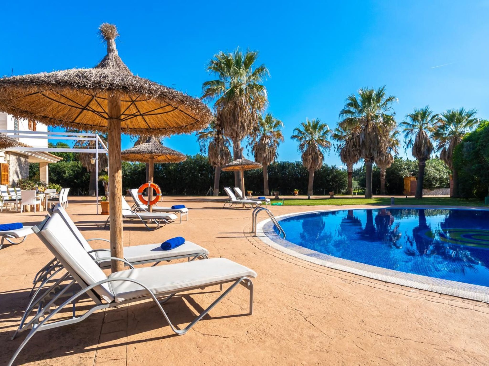 Schönes Landhaus mit Pool für 8 Personen-Dedans