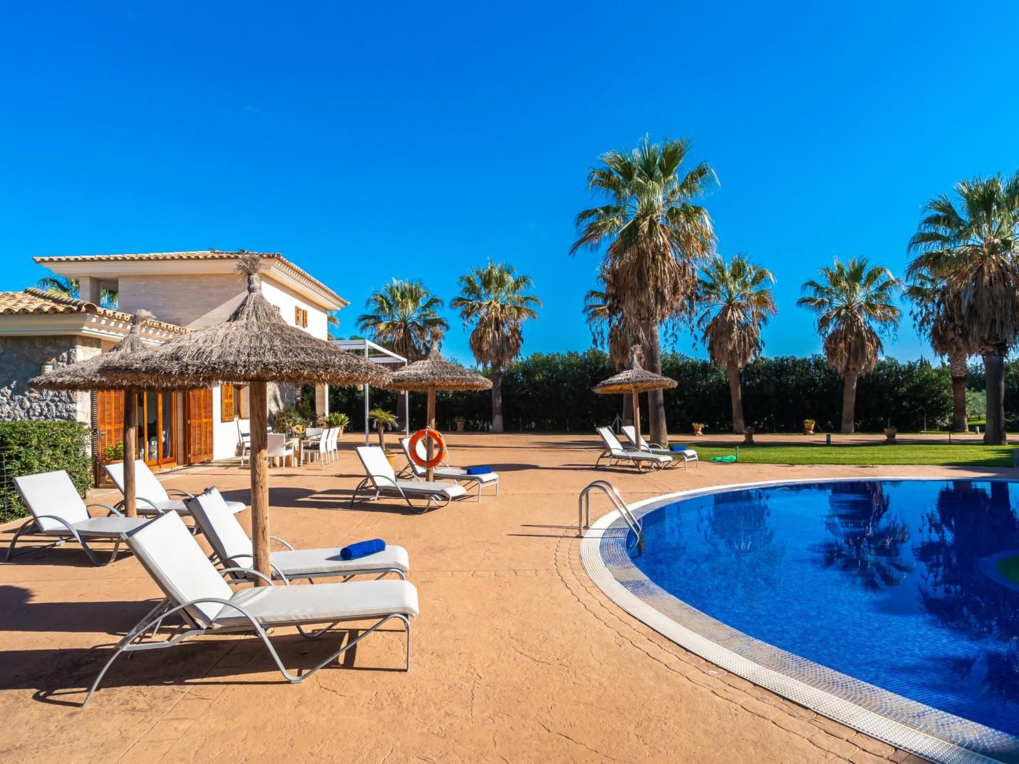 Schönes Landhaus mit Pool für 8 Personen-Dedans