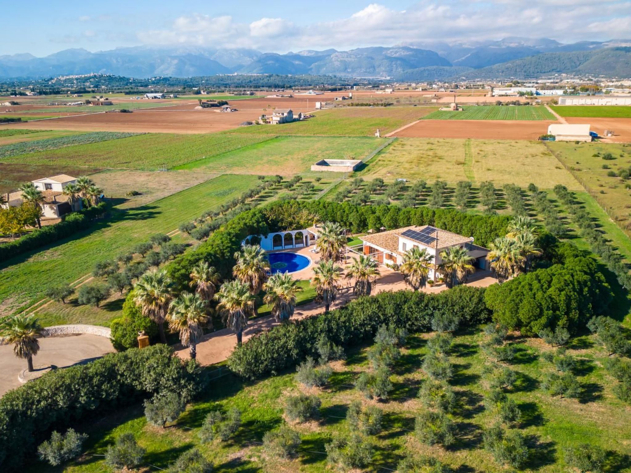 Schönes Landhaus mit Pool für 8 Personen-Dedans