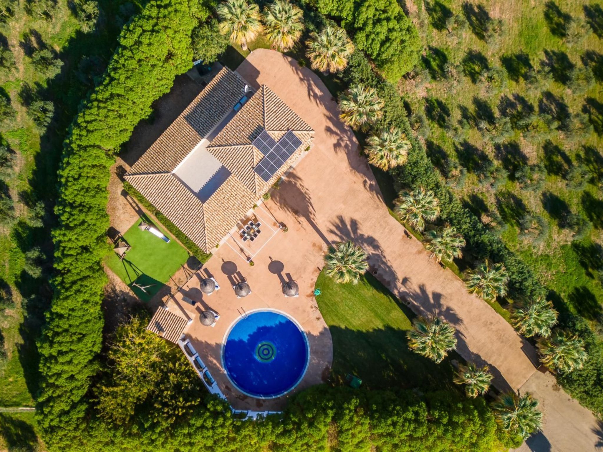 Schönes Landhaus mit Pool für 8 Personen-Dedans