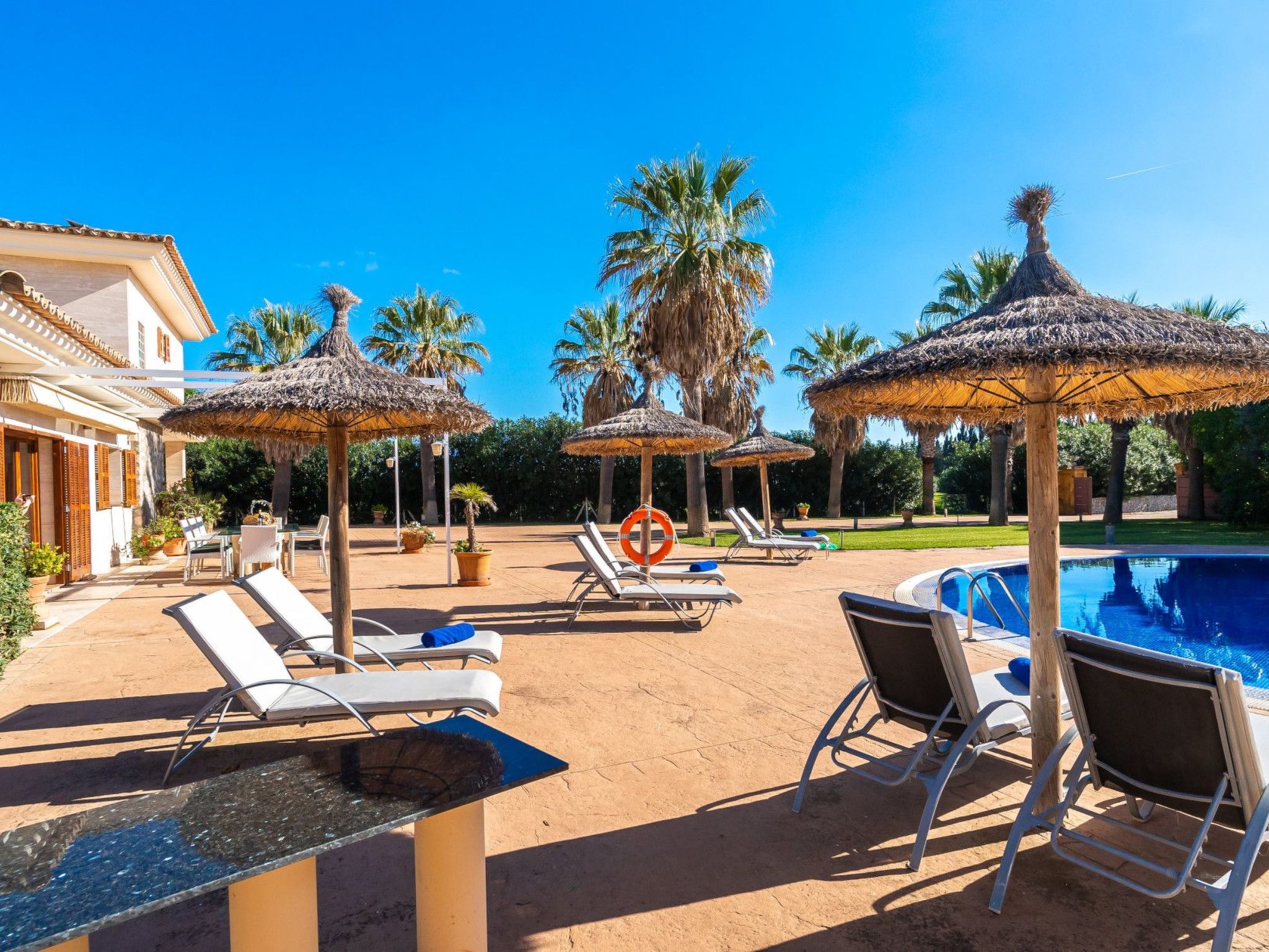 Schönes Landhaus mit Pool für 8 Personen-Dedans