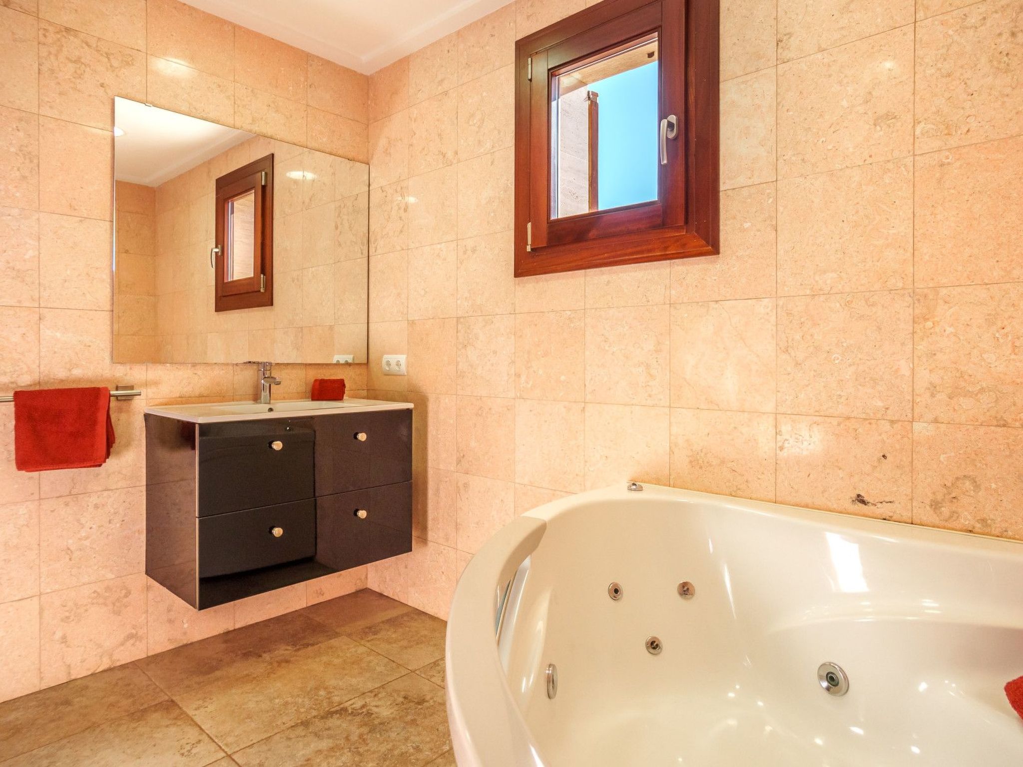 Schönes Landhaus mit Pool für 8 Personen-Dedans