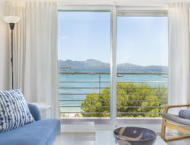 Licht appartement met zeezicht nabij de iconische Pine Walk in Port de Pollença - thumbnail 1