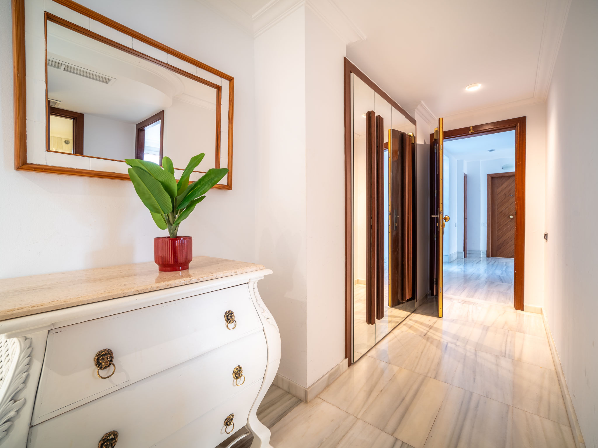 Natalia Beach-Binnen