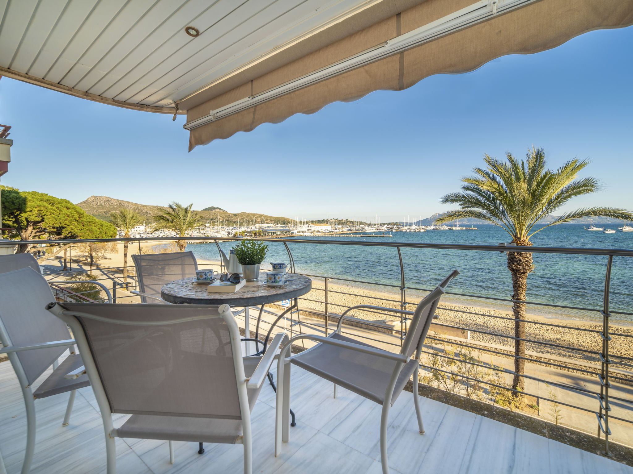 Natalia Beach-Buiten