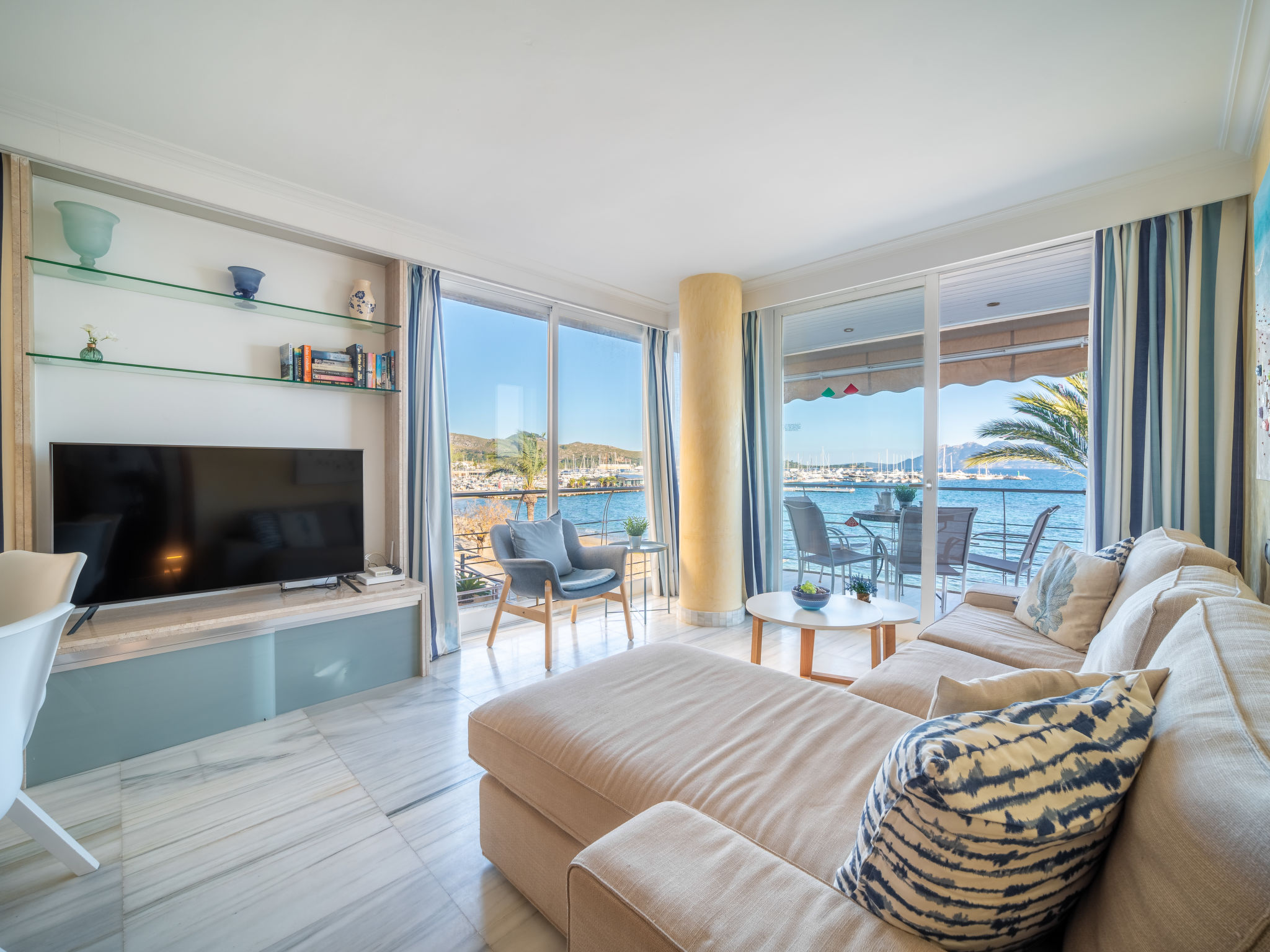 Natalia Beach-Binnen