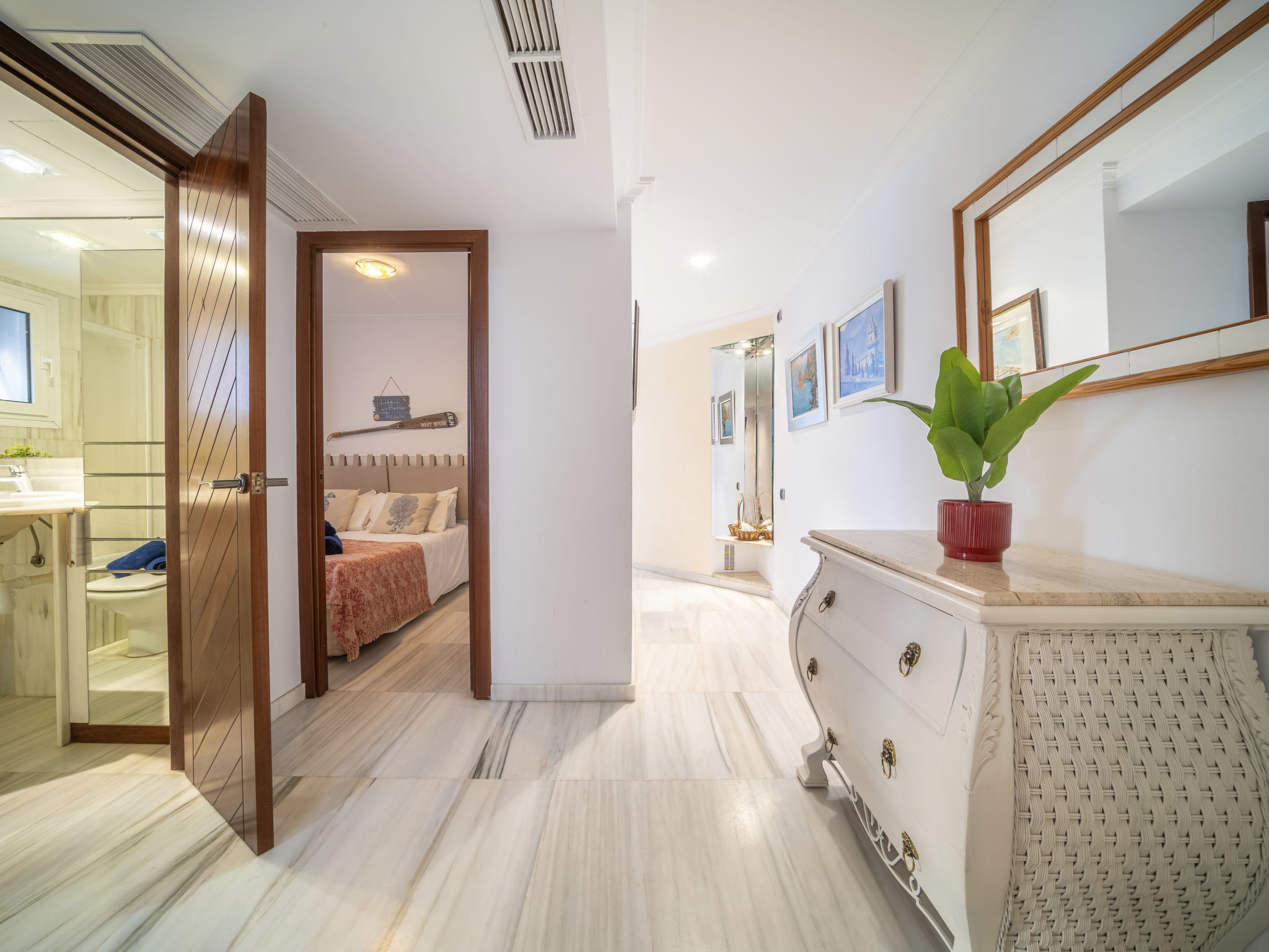 Natalia Beach-Binnen