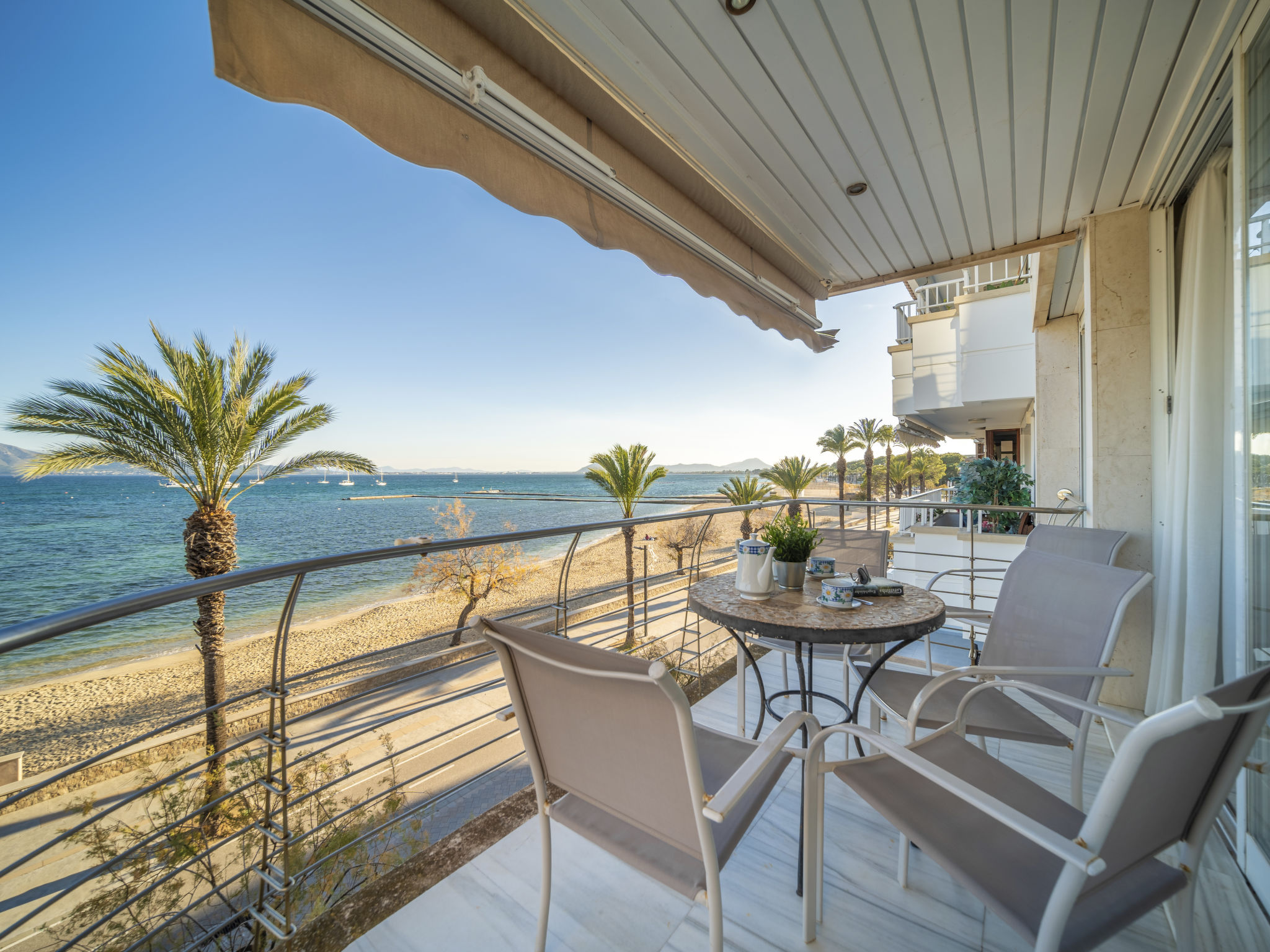 Natalia Beach-Buiten