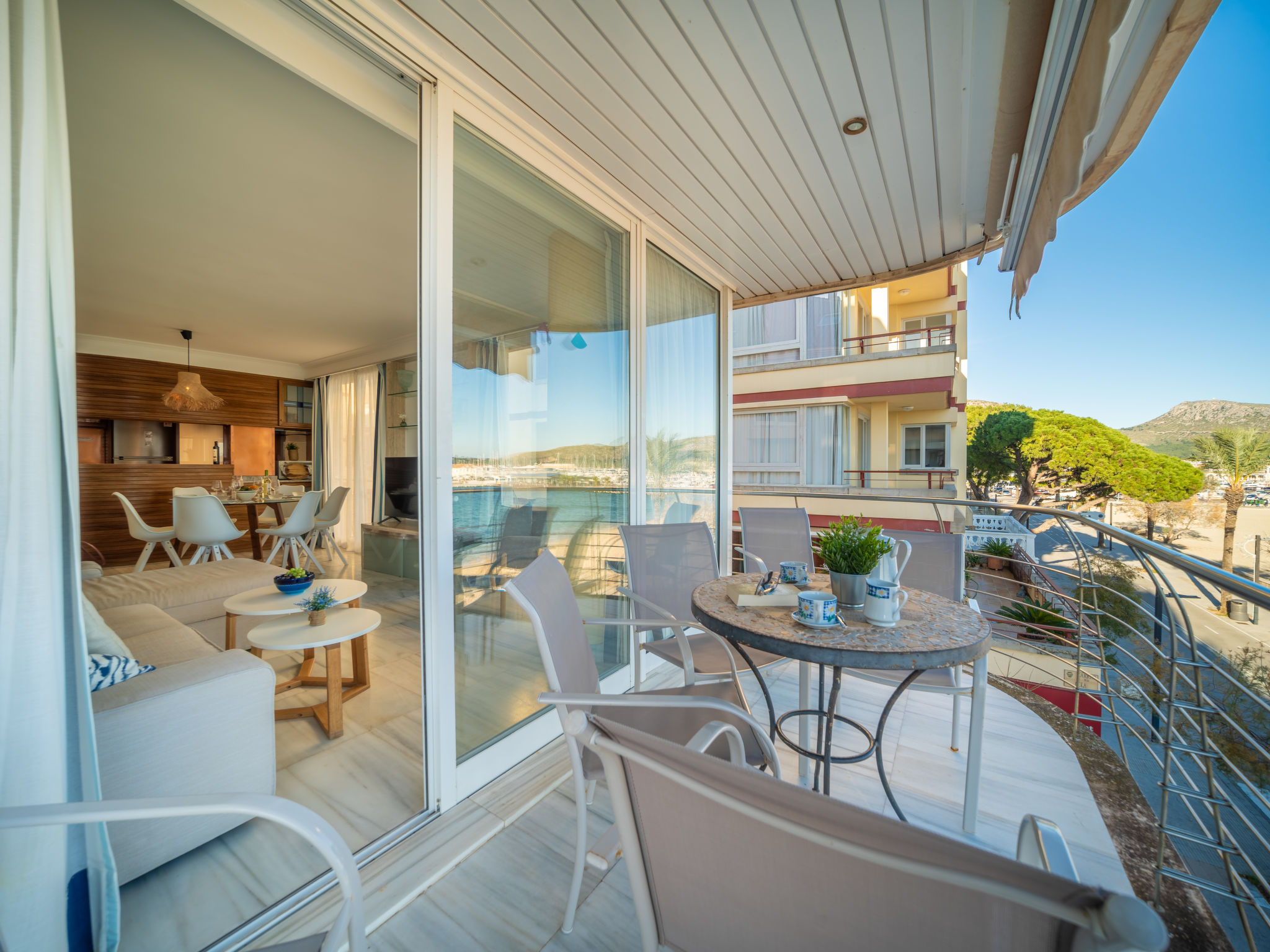 Natalia Beach-Buiten