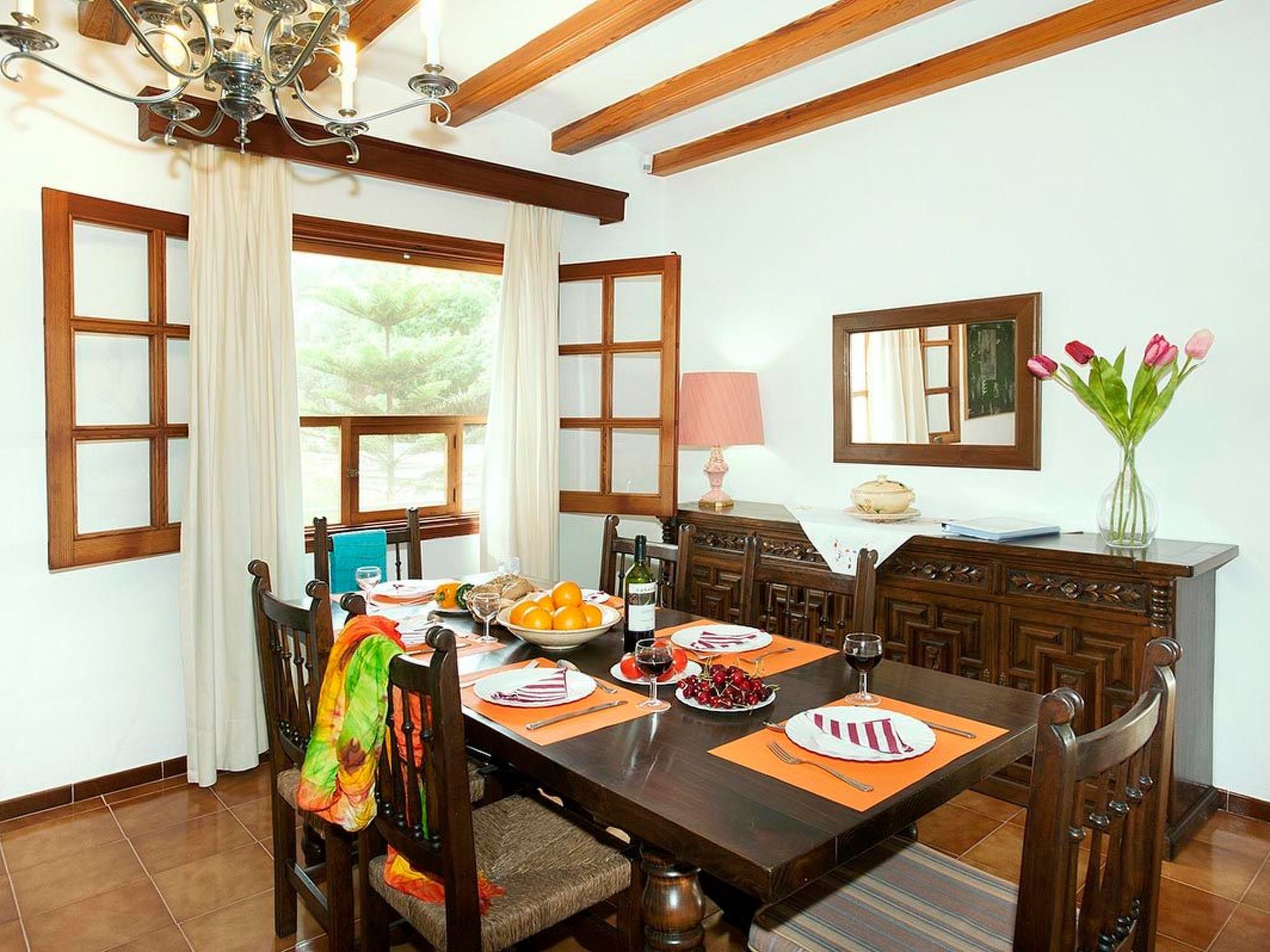 Villa 800 m vom Zentrum von Pollença entfernt-Drinnen