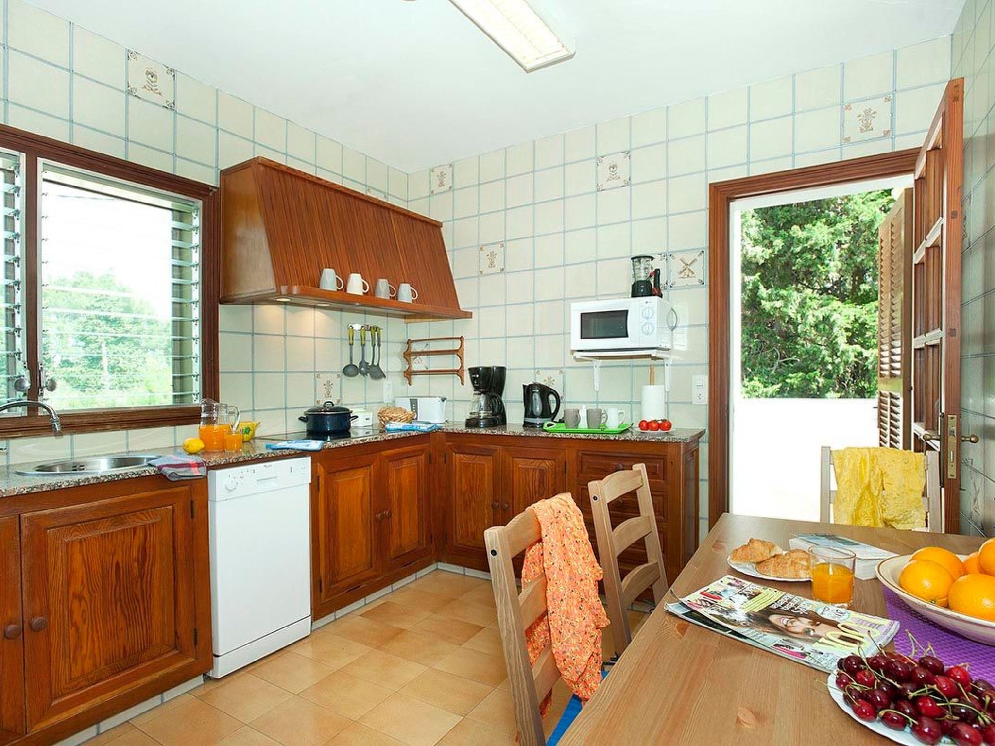 Villa 800 m vom Zentrum von Pollença entfernt-Drinnen