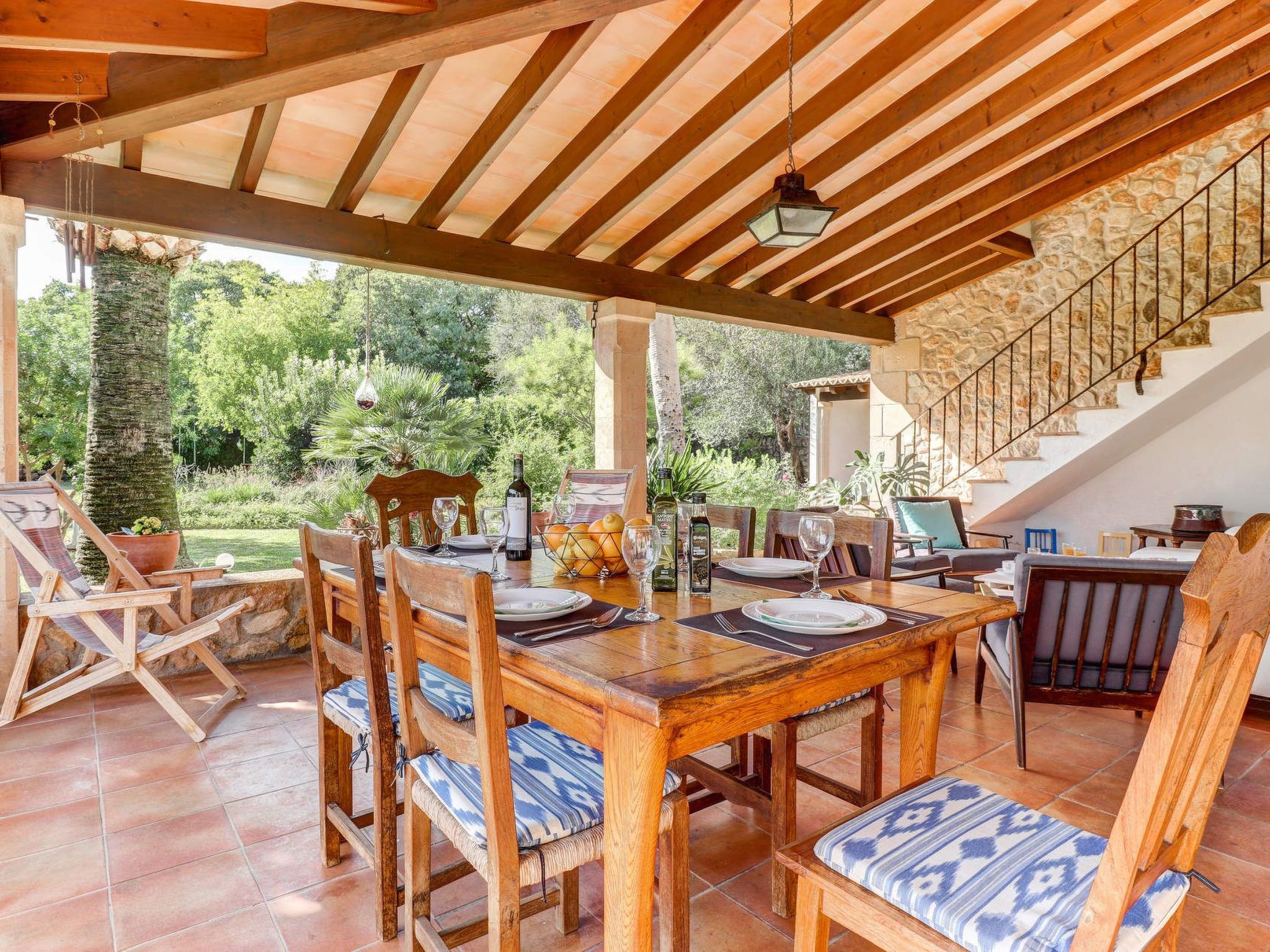 Großzügig geschnittenes Ferienhaus mit Garten und großem Pool am Standrand von-Image-tags.info