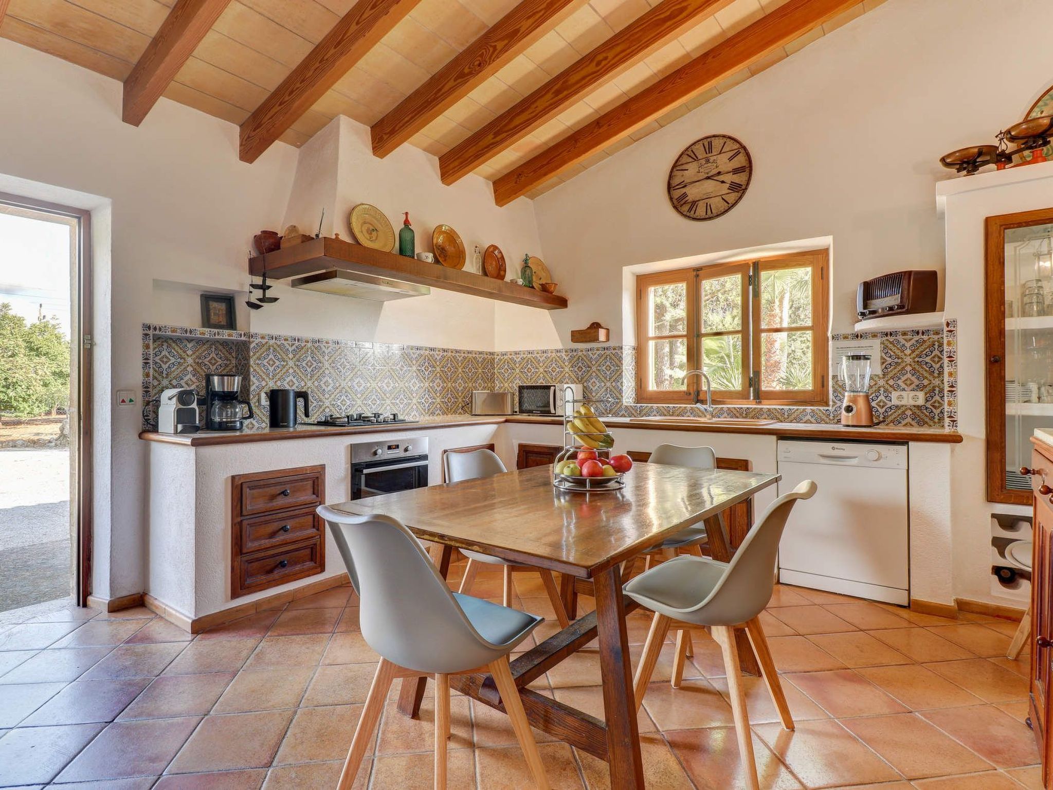 Großzügig geschnittenes Ferienhaus mit Garten und großem Pool am Standrand von-Image-tags.info