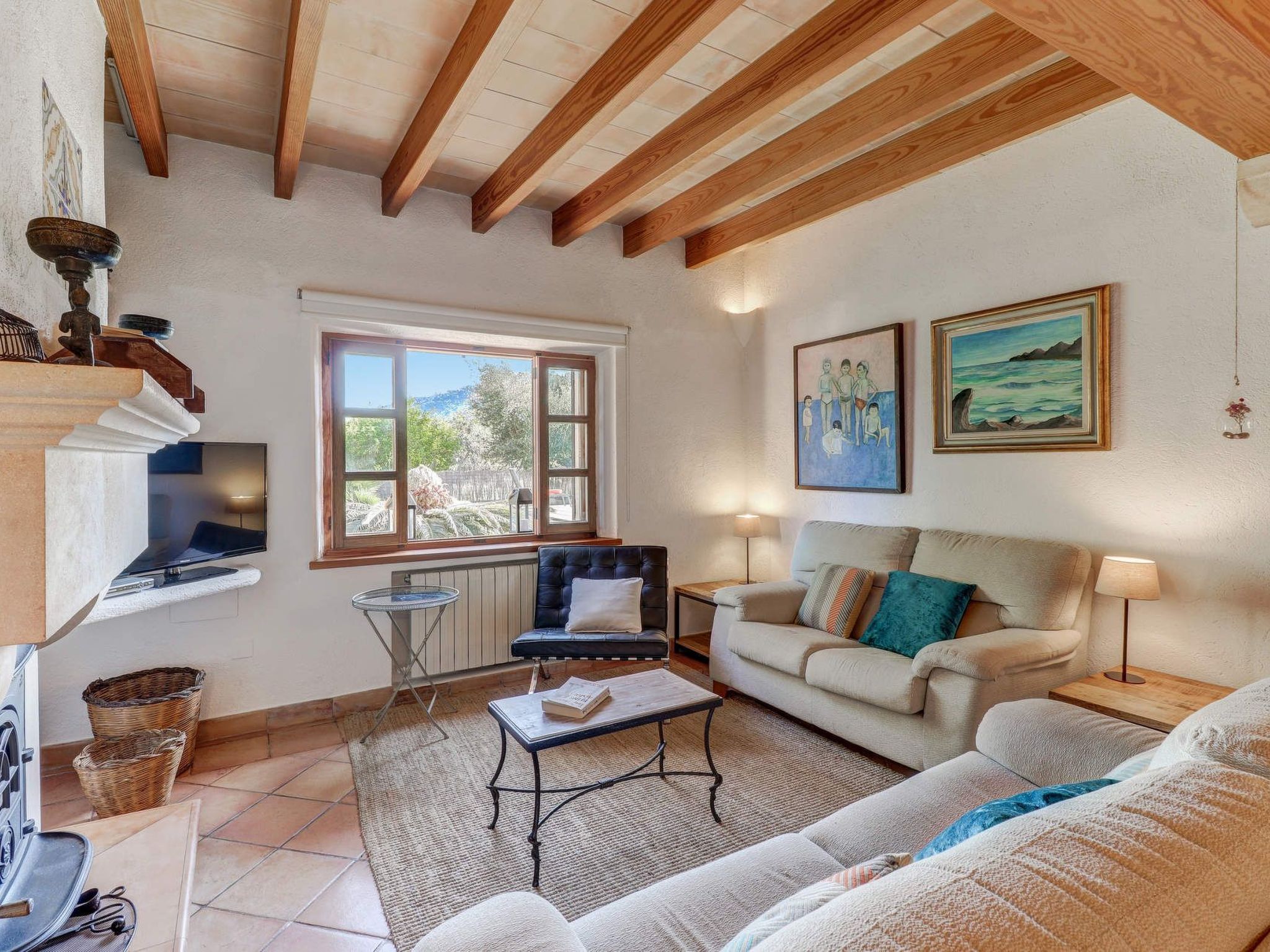 Großzügig geschnittenes Ferienhaus mit Garten und großem Pool am Standrand von-Image-tags.info