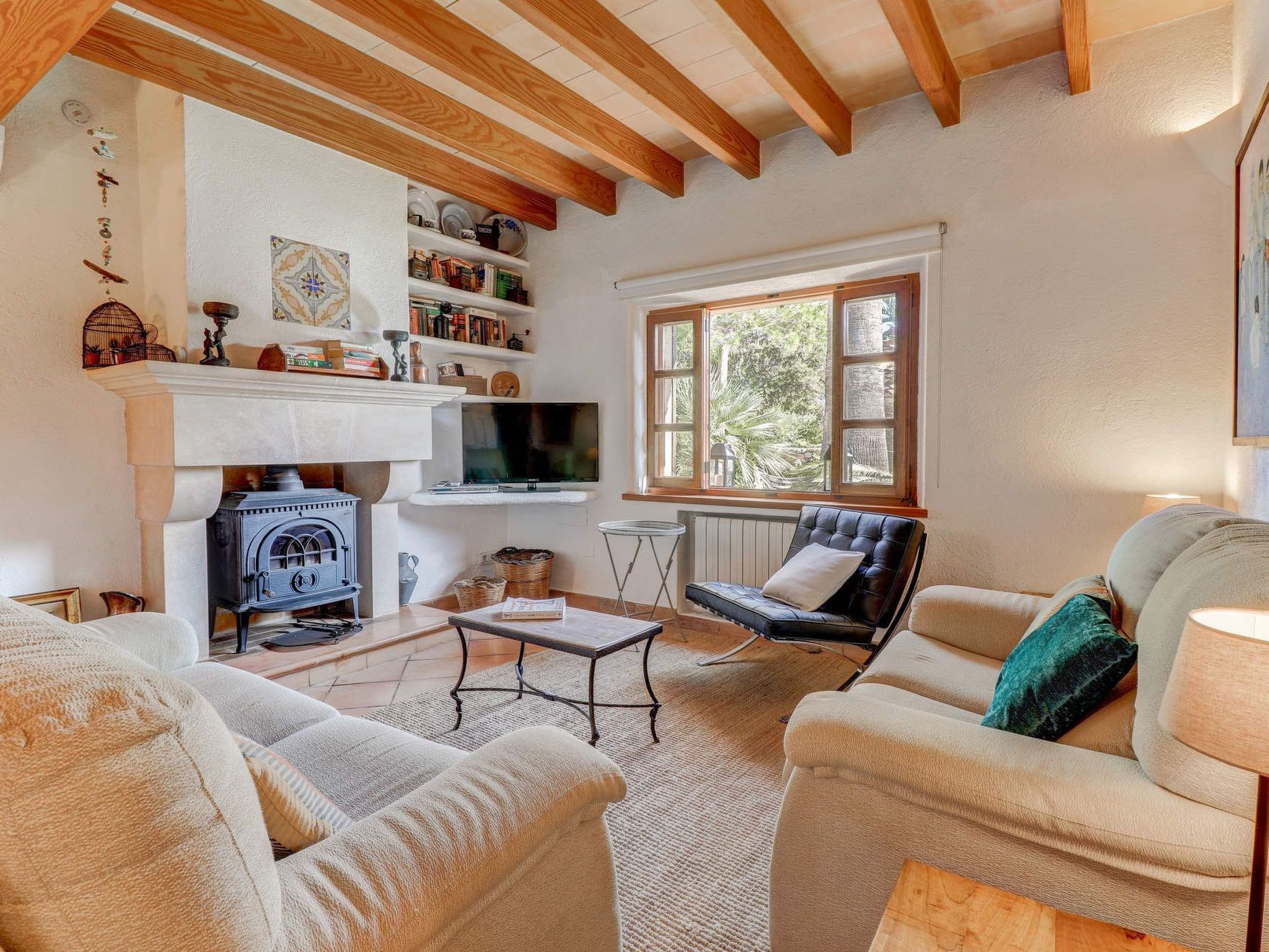 Großzügig geschnittenes Ferienhaus mit Garten und großem Pool am Standrand von-Image-tags.info