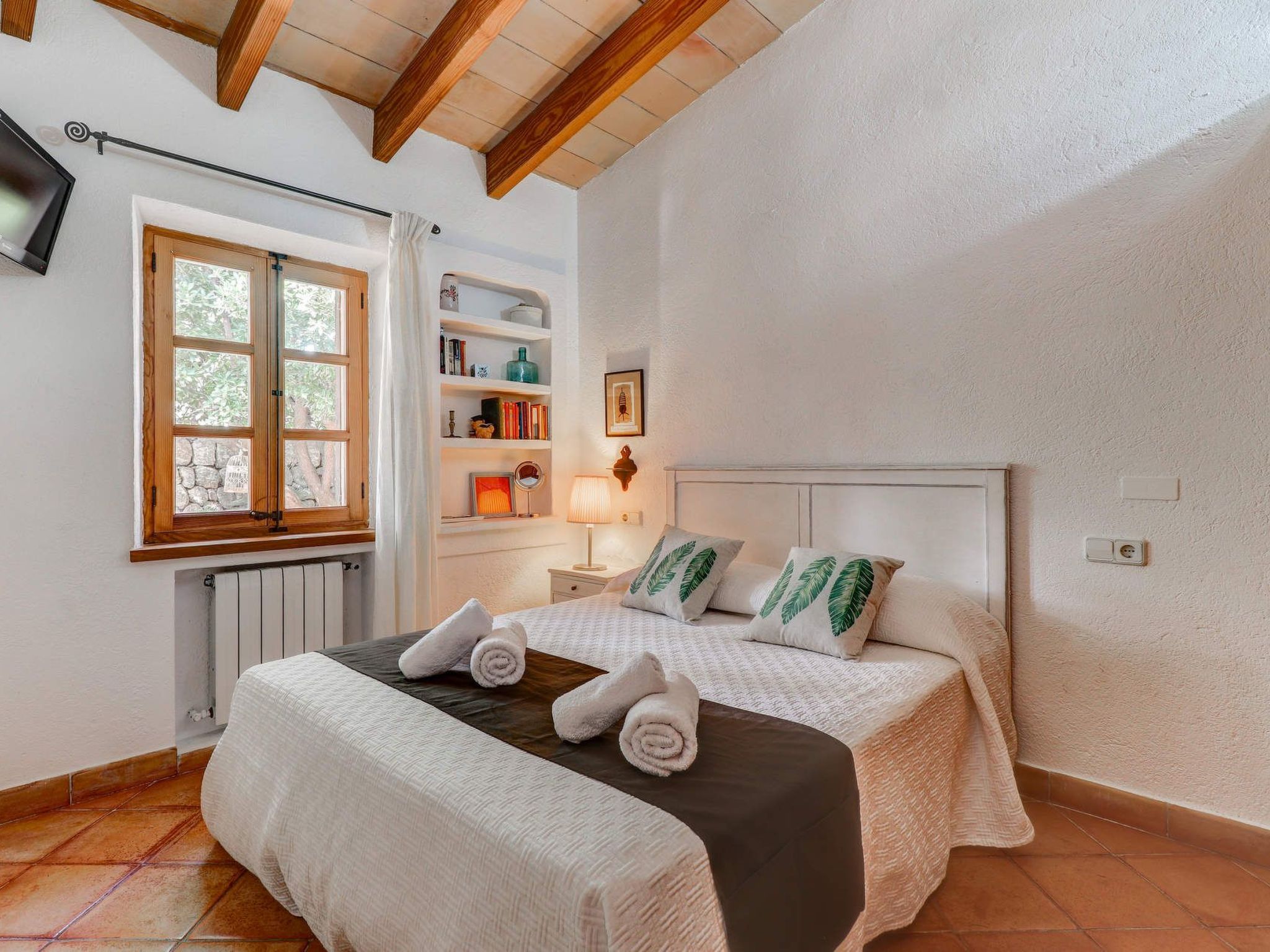 Großzügig geschnittenes Ferienhaus mit Garten und großem Pool am Standrand von-Inside