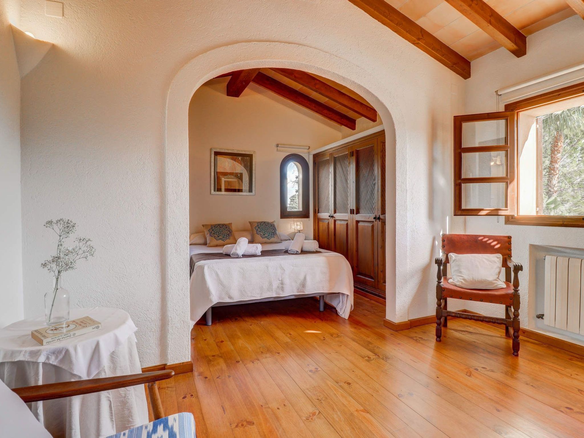 Großzügig geschnittenes Ferienhaus mit Garten und großem Pool am Standrand von-Image-tags.info