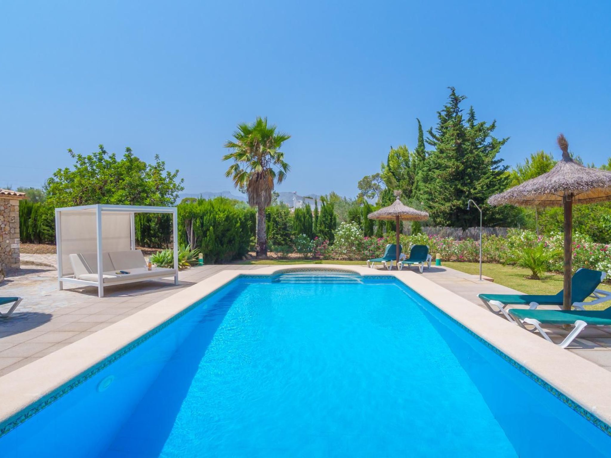 Grosses, komfortables Landhaus aus Stein auf drei Ebenen gebaut.