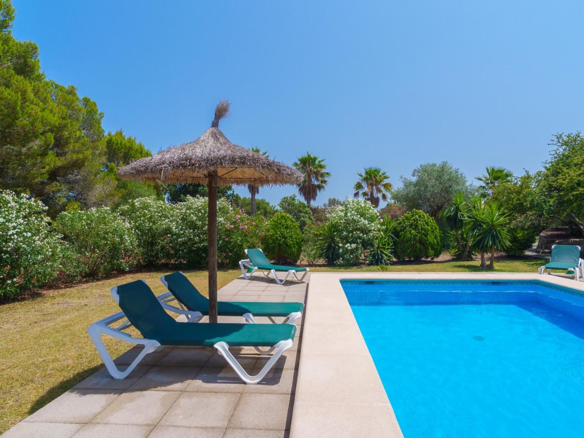 Grosses, komfortables Landhaus aus Stein auf drei Ebenen gebaut.-Image-tags.info