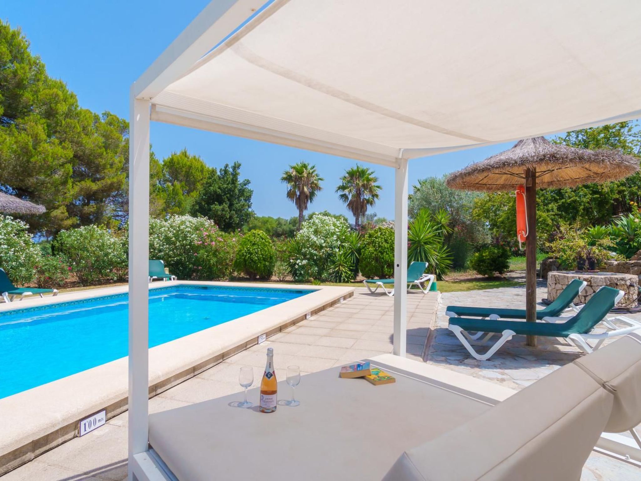 Grosses, komfortables Landhaus aus Stein auf drei Ebenen gebaut.-Image-tags.info