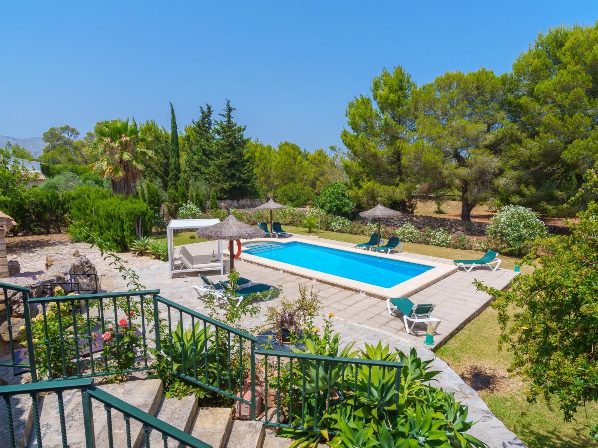 Grosses, komfortables Landhaus aus Stein auf drei Ebenen gebaut.-Draußen