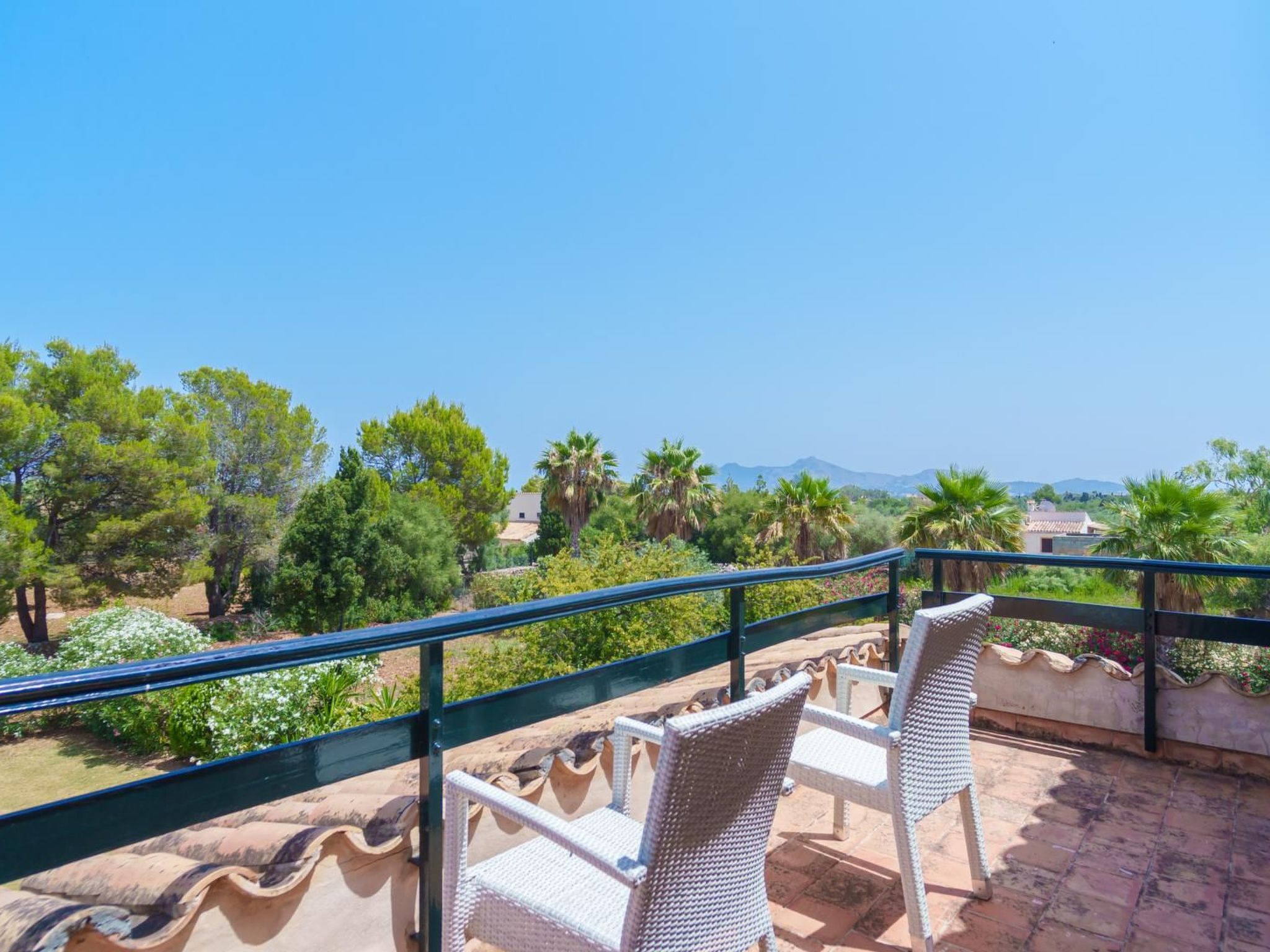 Grosses, komfortables Landhaus aus Stein auf drei Ebenen gebaut.-Image-tags.info