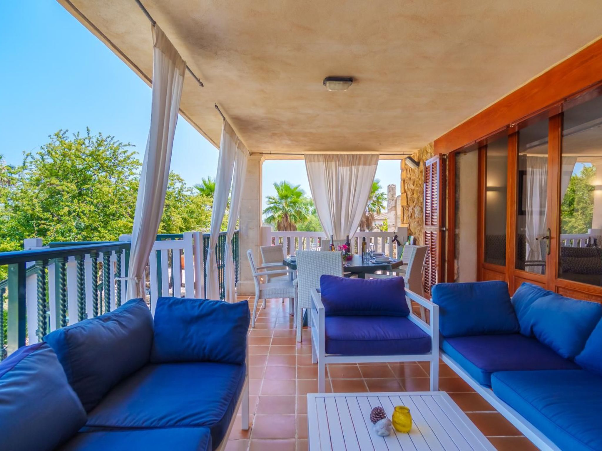 Grosses, komfortables Landhaus aus Stein auf drei Ebenen gebaut.-Draußen