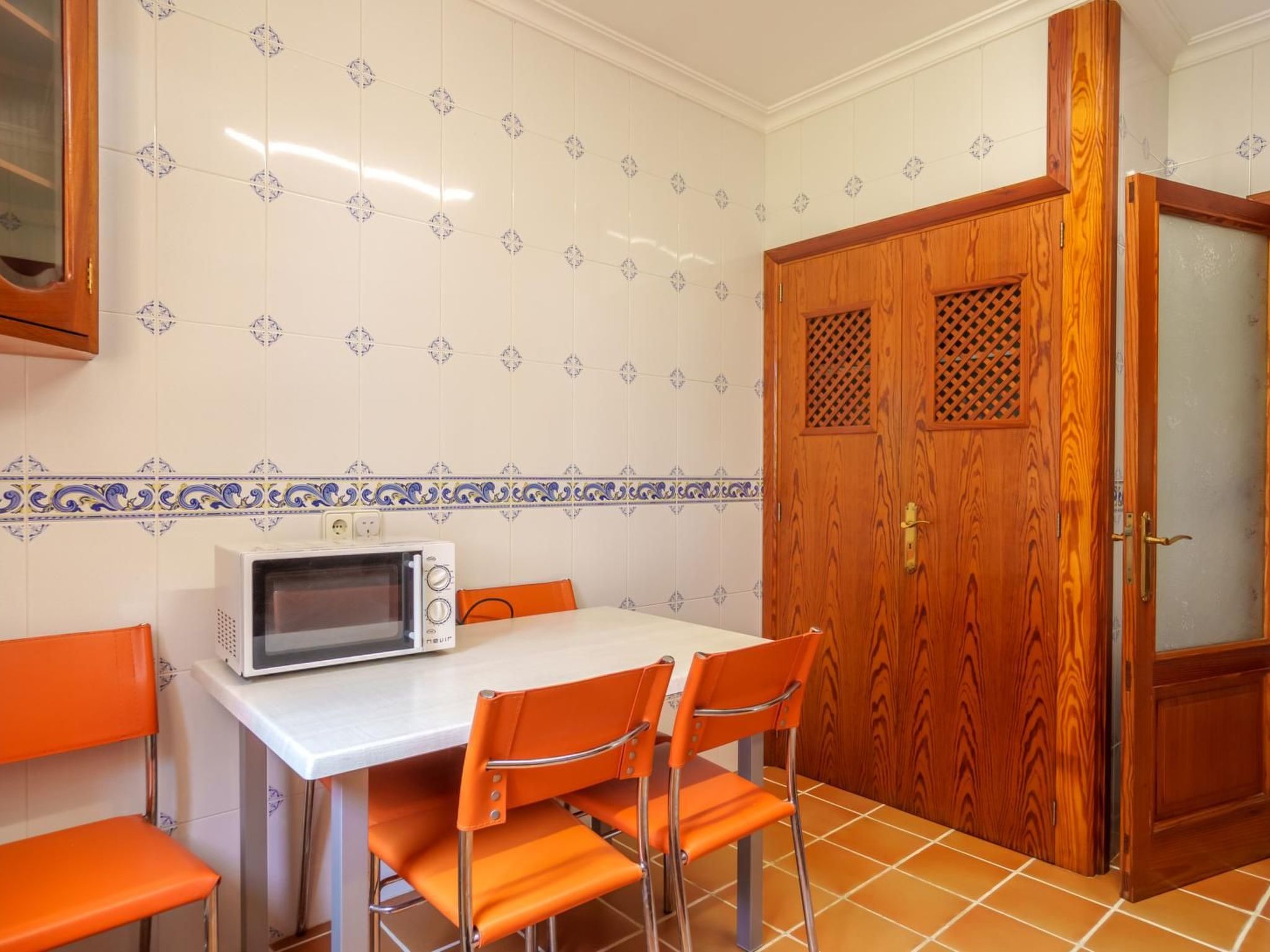 Grosses, komfortables Landhaus aus Stein auf drei Ebenen gebaut.-Image-tags.info