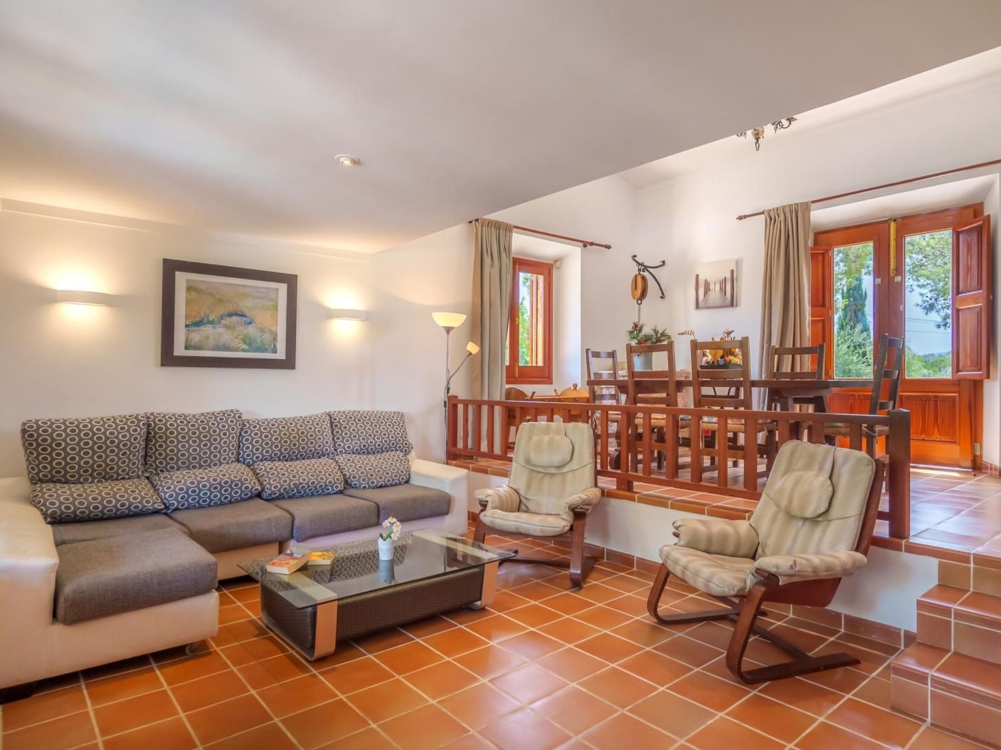 Grosses, komfortables Landhaus aus Stein auf drei Ebenen gebaut.-Image-tags.info