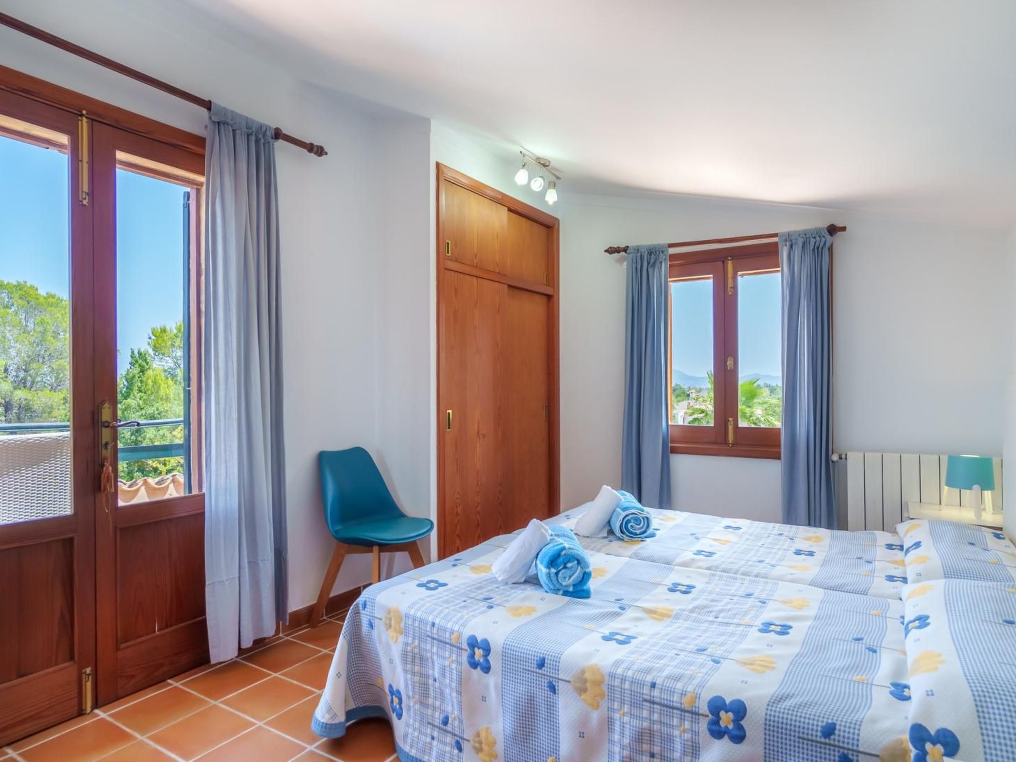 Grosses, komfortables Landhaus aus Stein auf drei Ebenen gebaut.-Image-tags.info