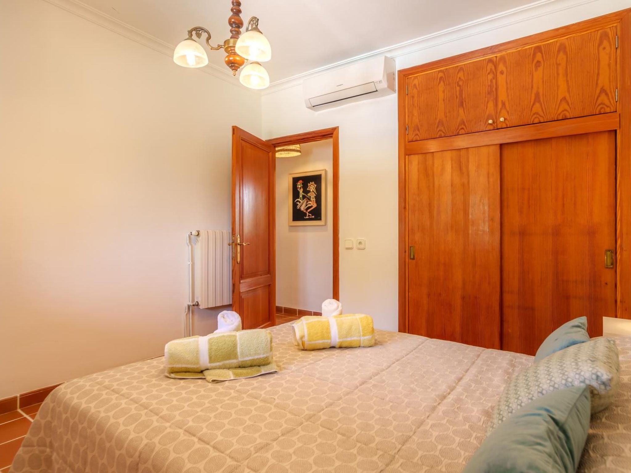 Grosses, komfortables Landhaus aus Stein auf drei Ebenen gebaut.-Image-tags.info