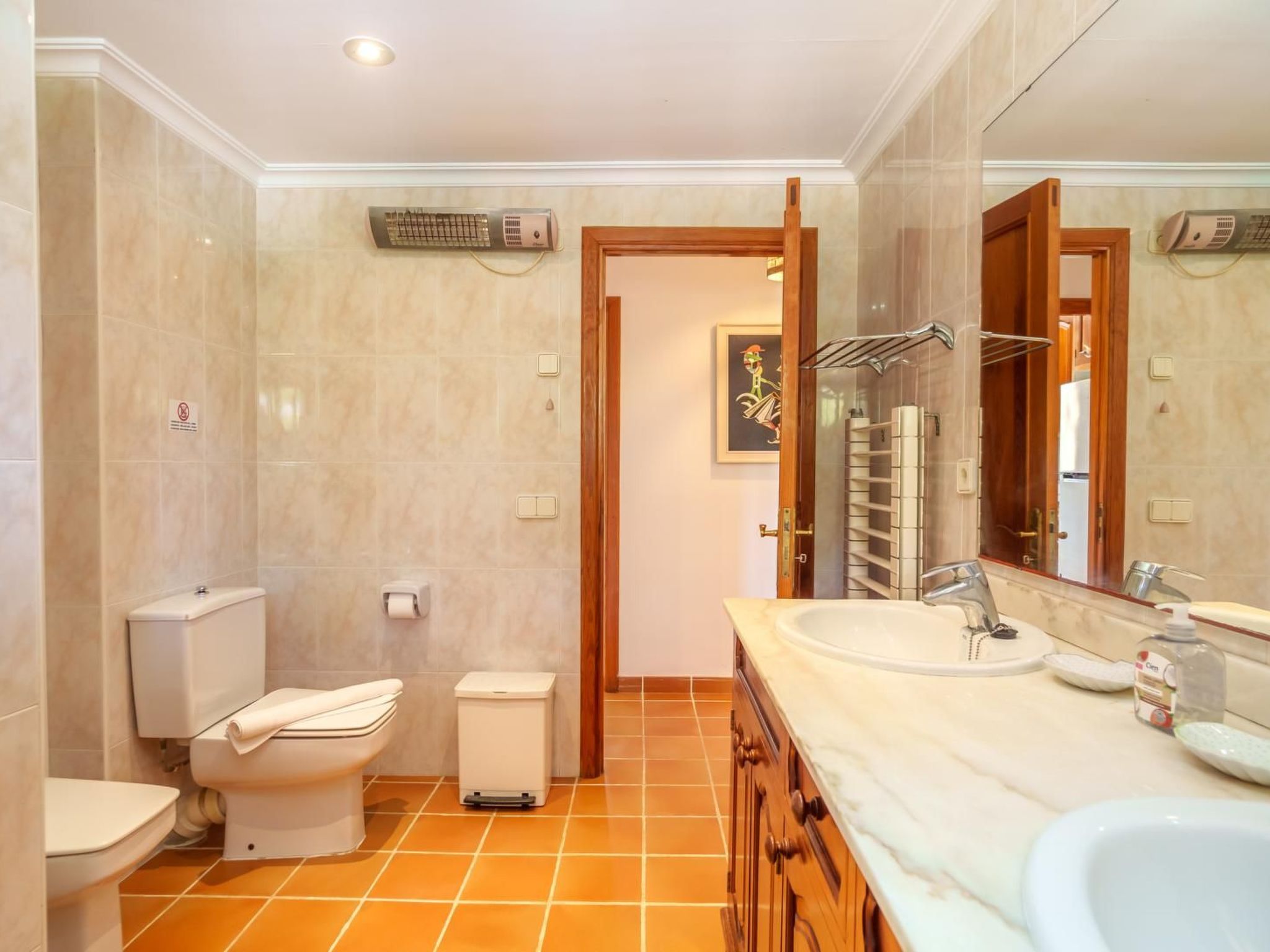 Grosses, komfortables Landhaus aus Stein auf drei Ebenen gebaut.-Image-tags.info