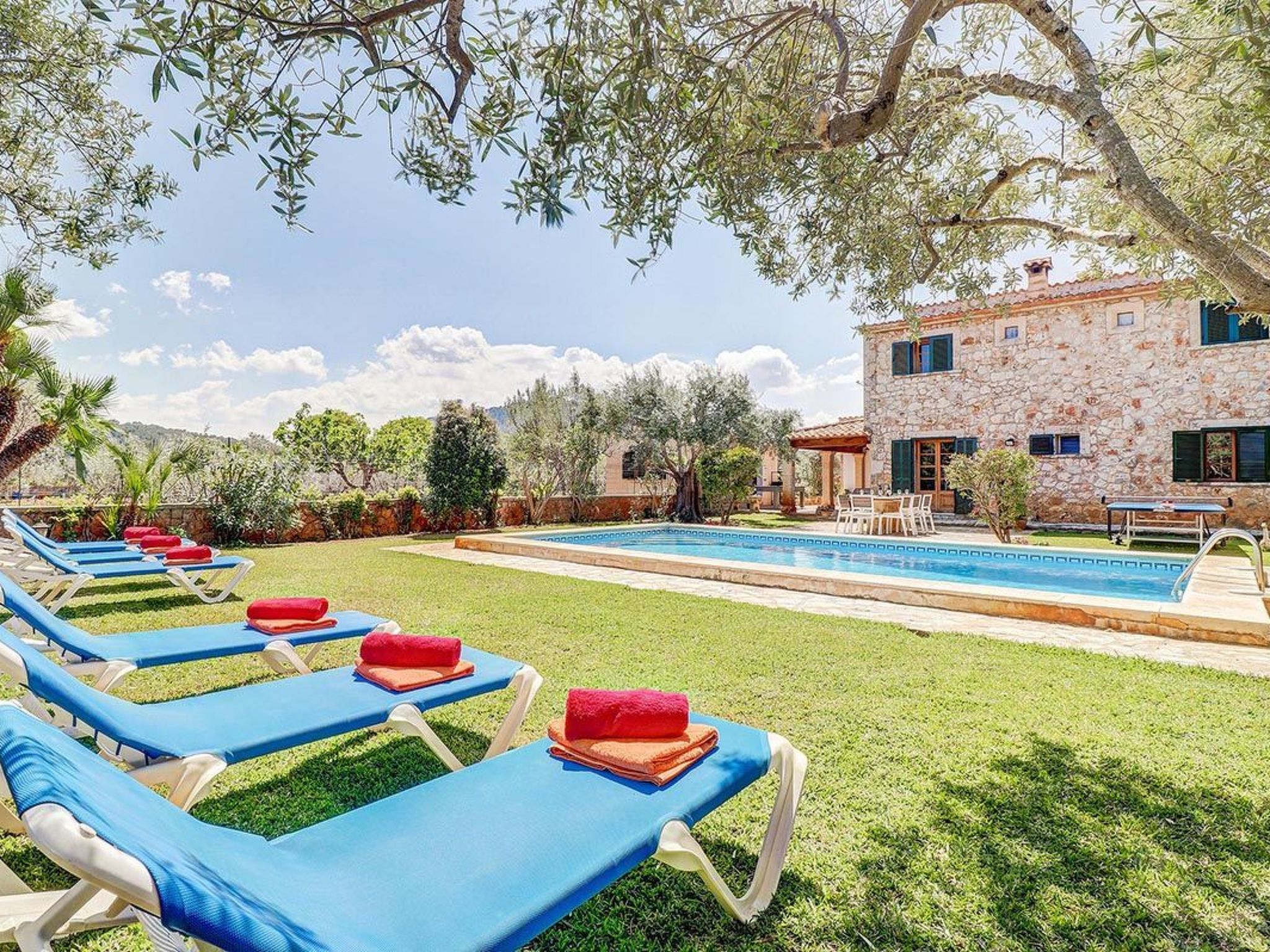 "Joan" mit privatem Pool-Binnen