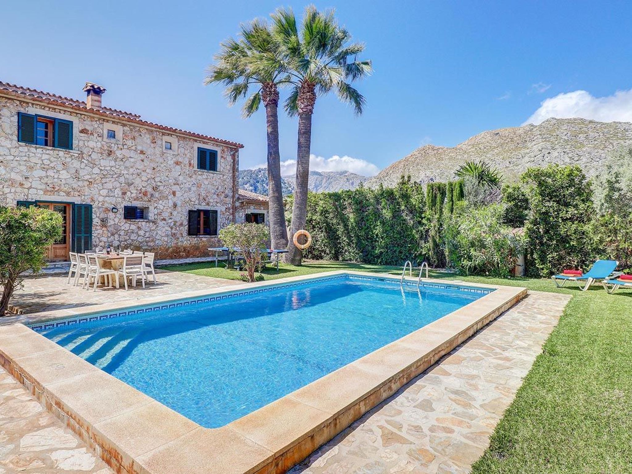 "Joan" mit privatem Pool-Binnen