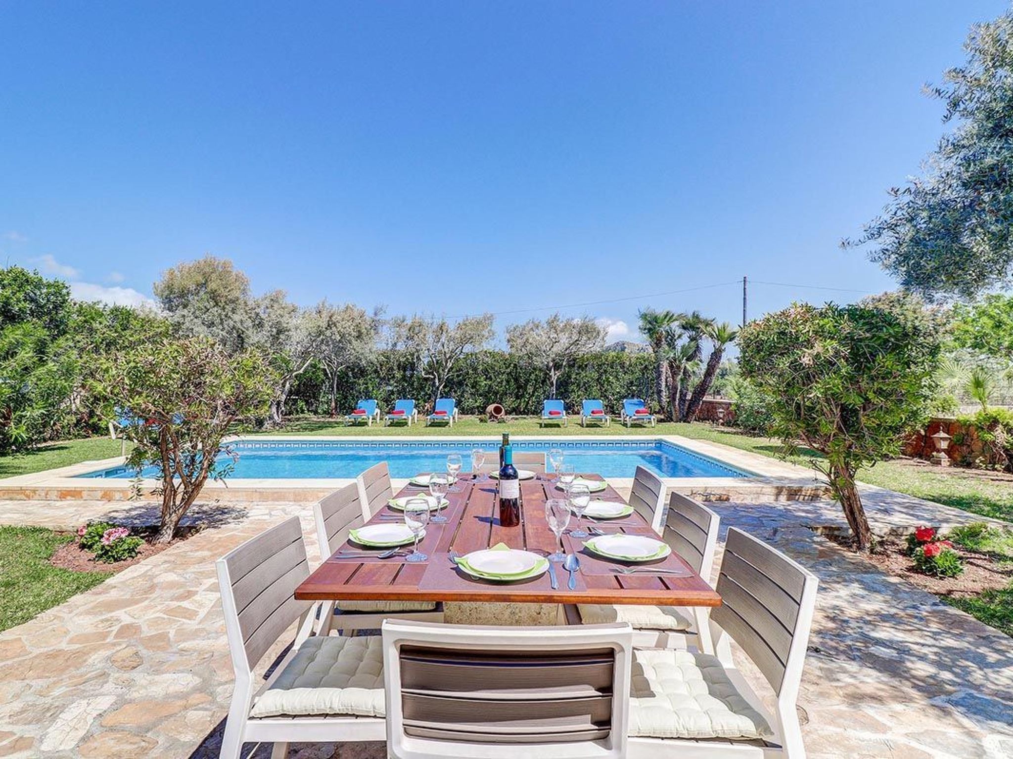 "Joan" mit privatem Pool-Binnen