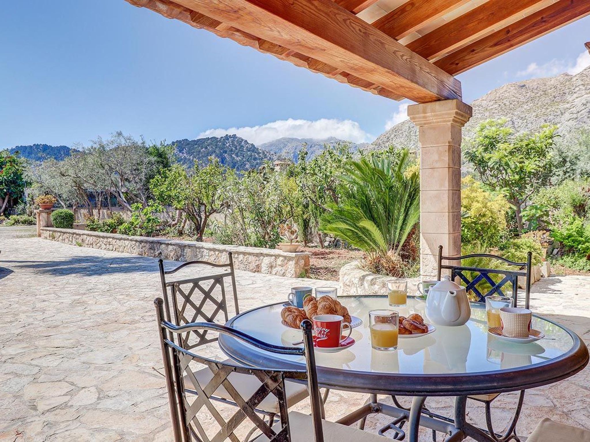 "Joan" mit privatem Pool-Binnen