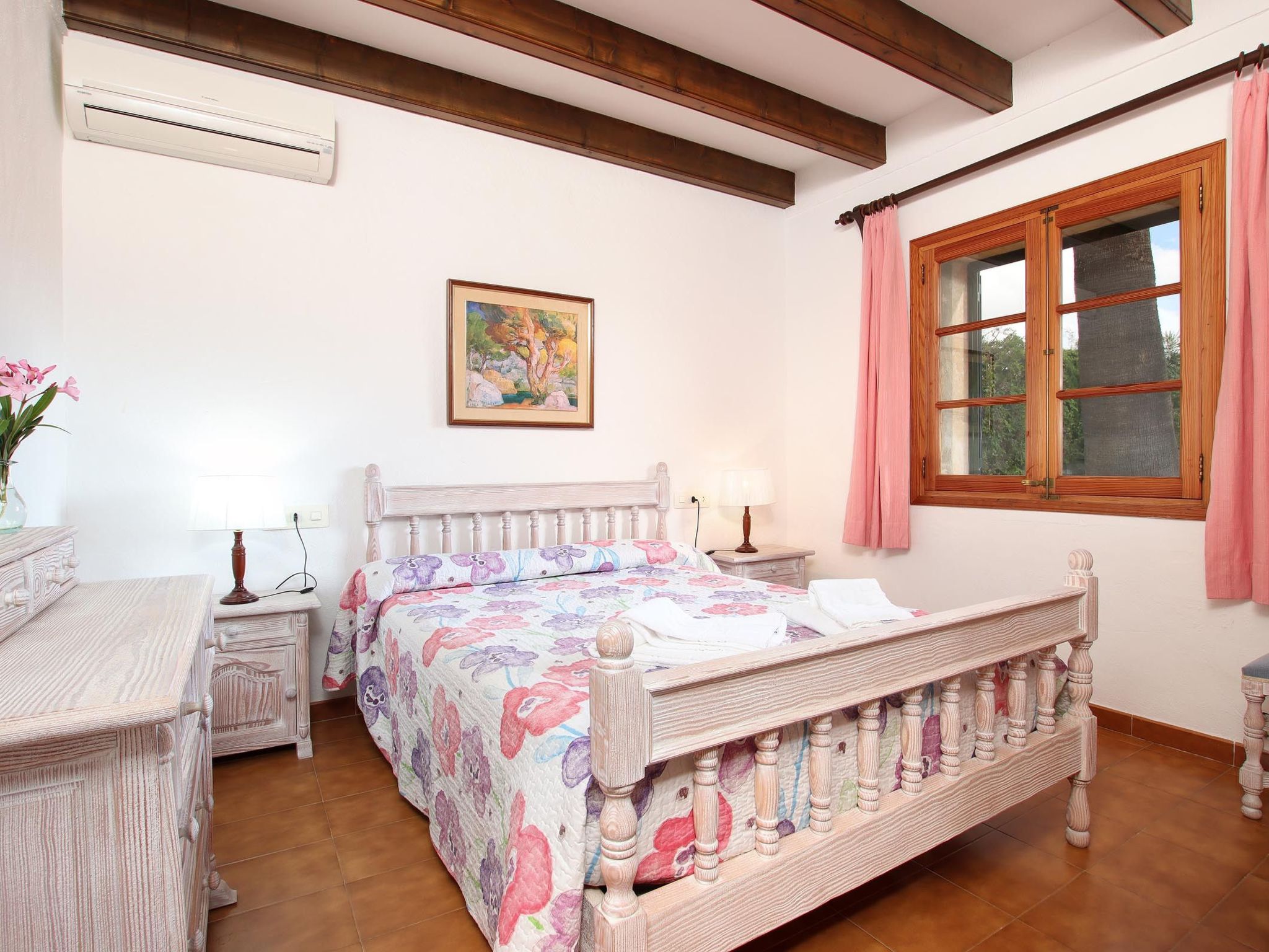 "Joan" mit privatem Pool-Binnen