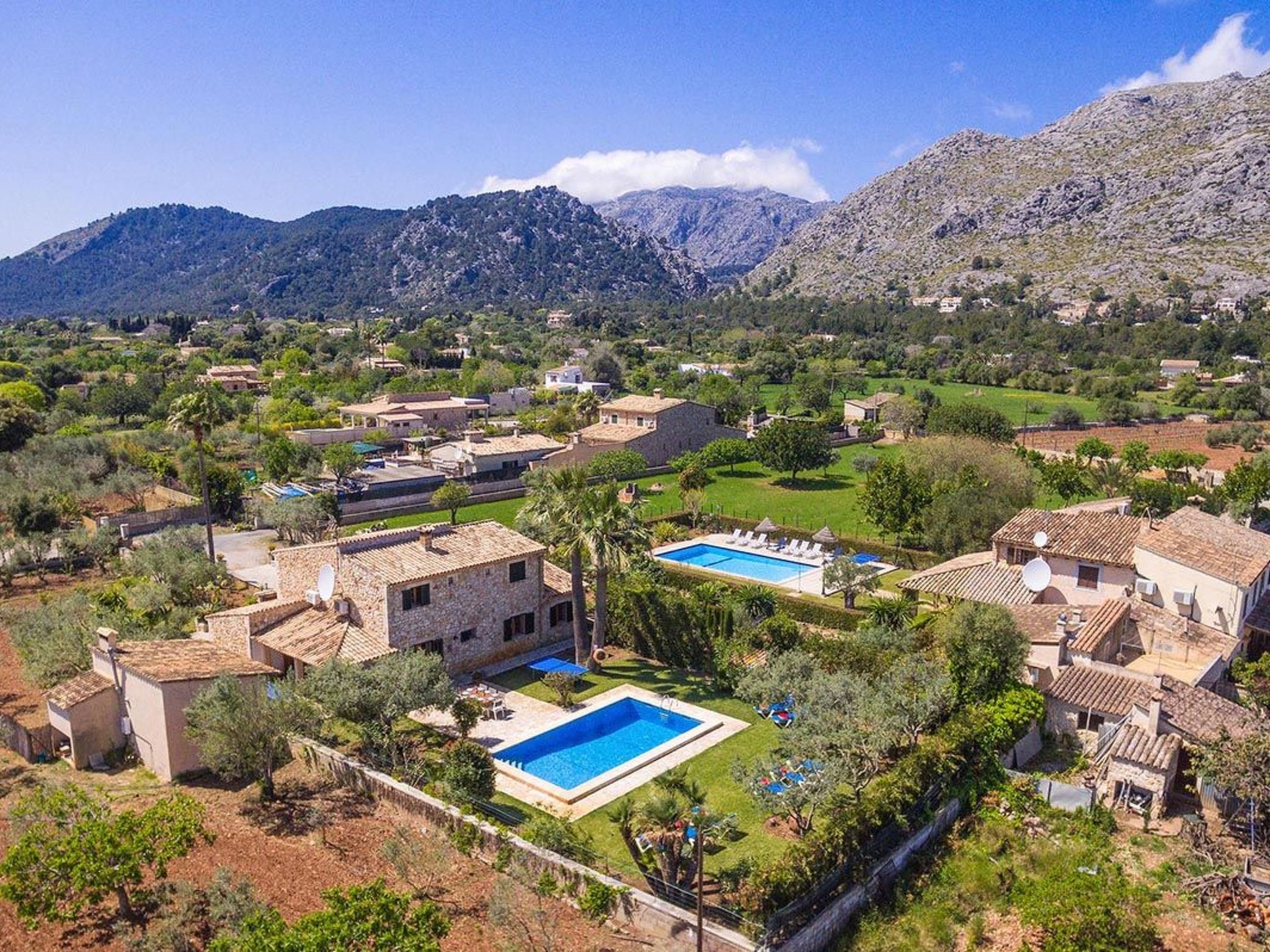 "Joan" mit privatem Pool-Binnen