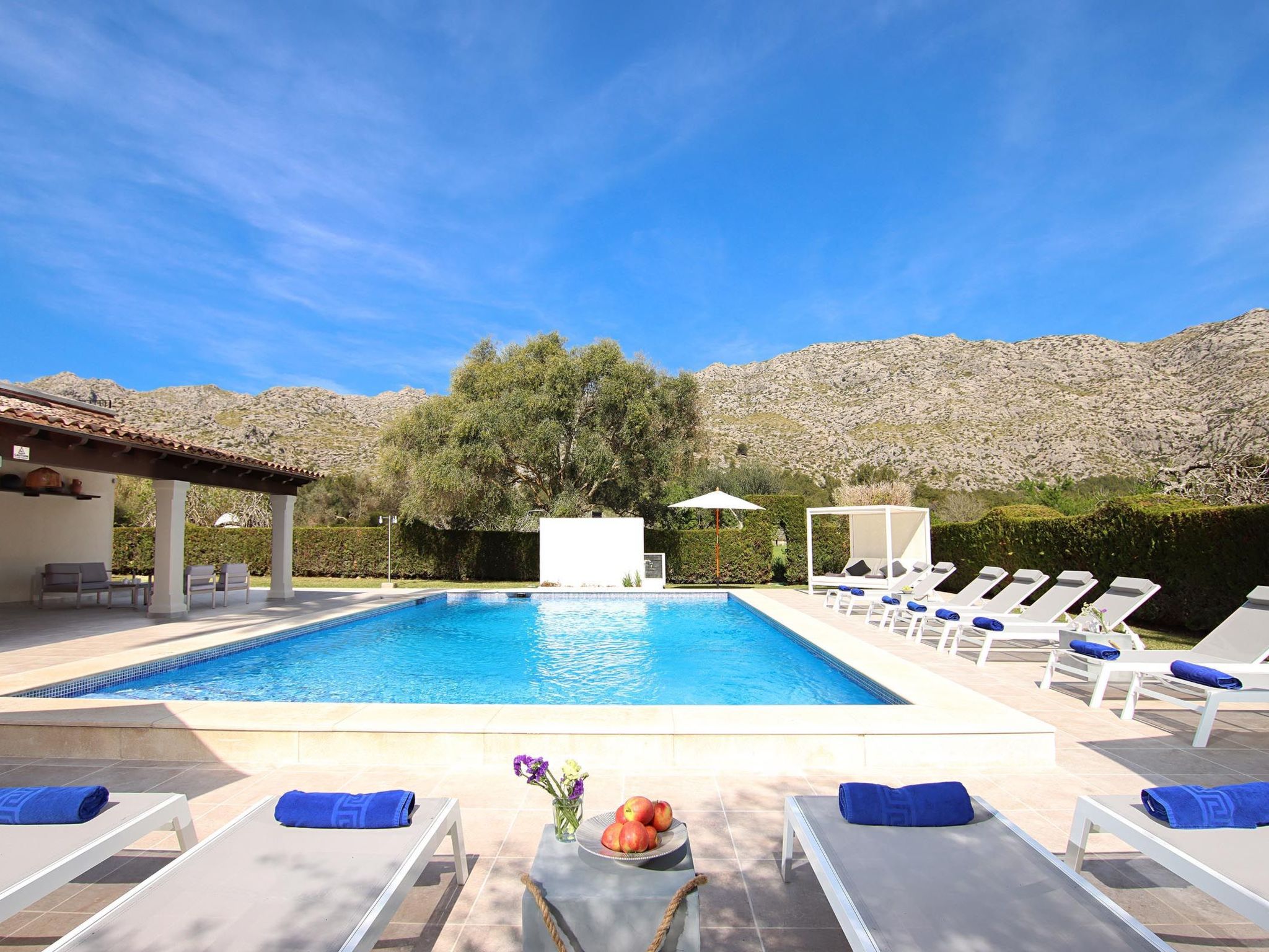 Beeindruckende große Villa in der Nähe von Cala San Vicente-Binnen