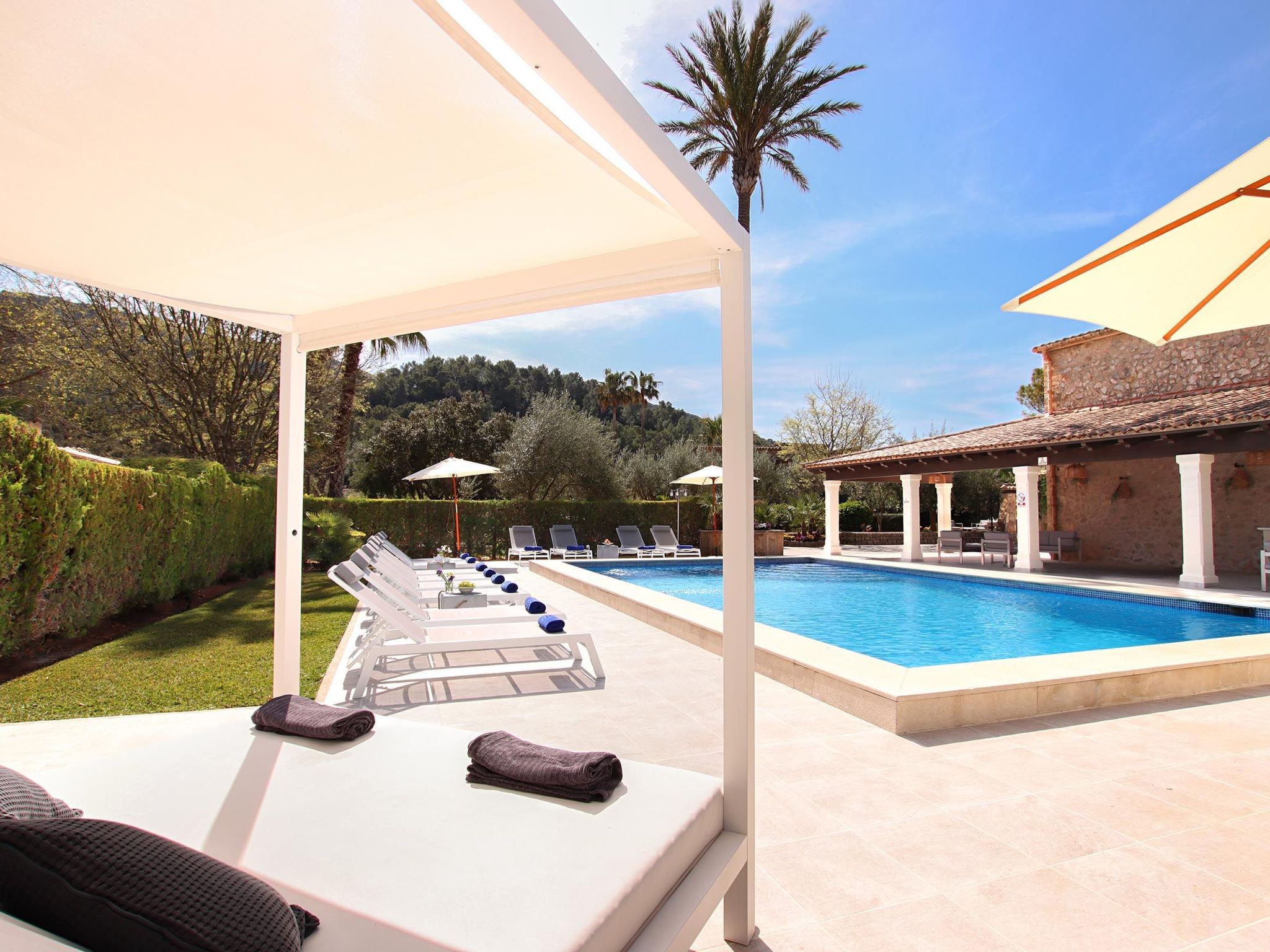 Beeindruckende große Villa in der Nähe von Cala San Vicente-Binnen