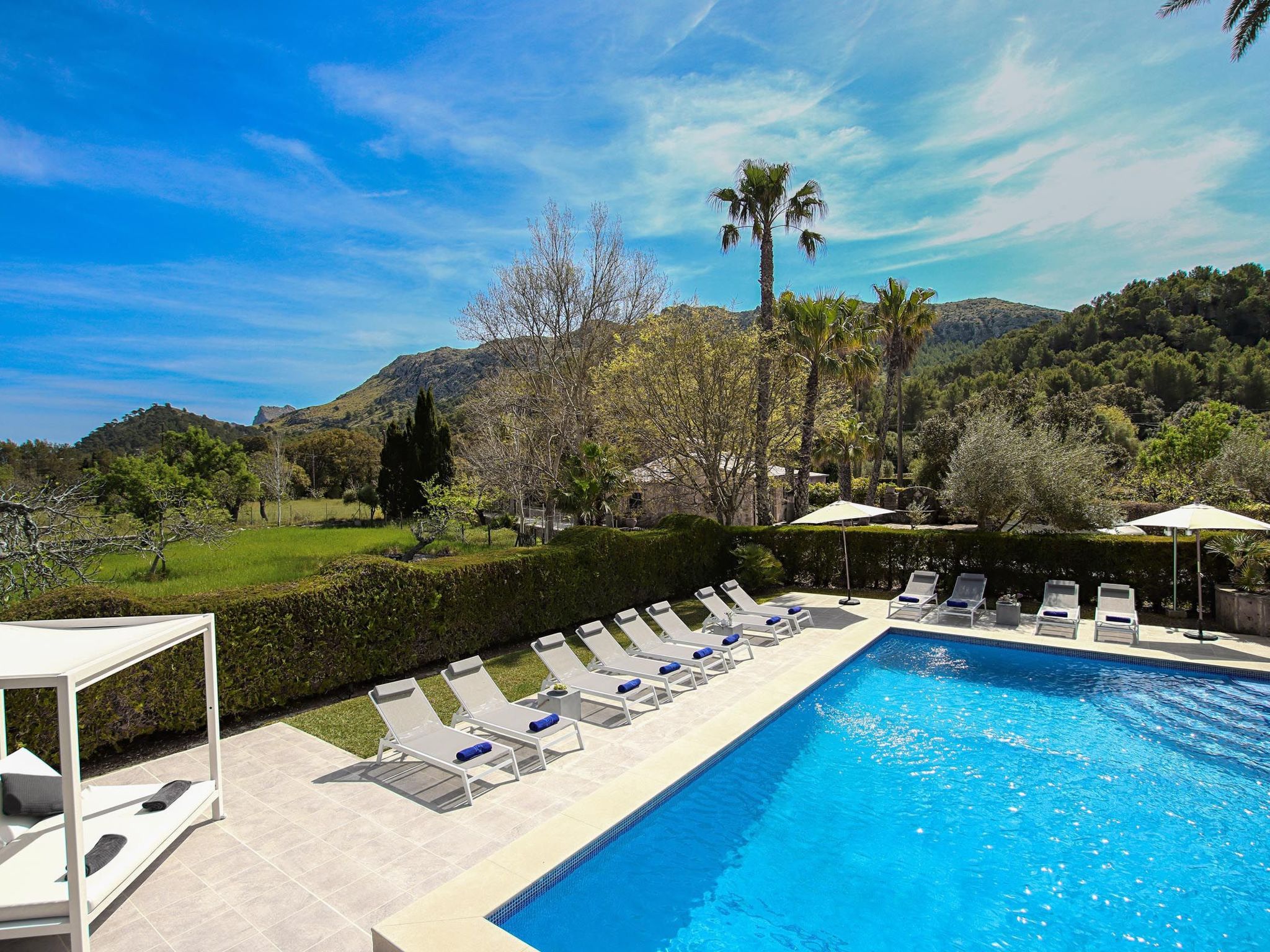 Beeindruckende große Villa in der Nähe von Cala San Vicente-Binnen