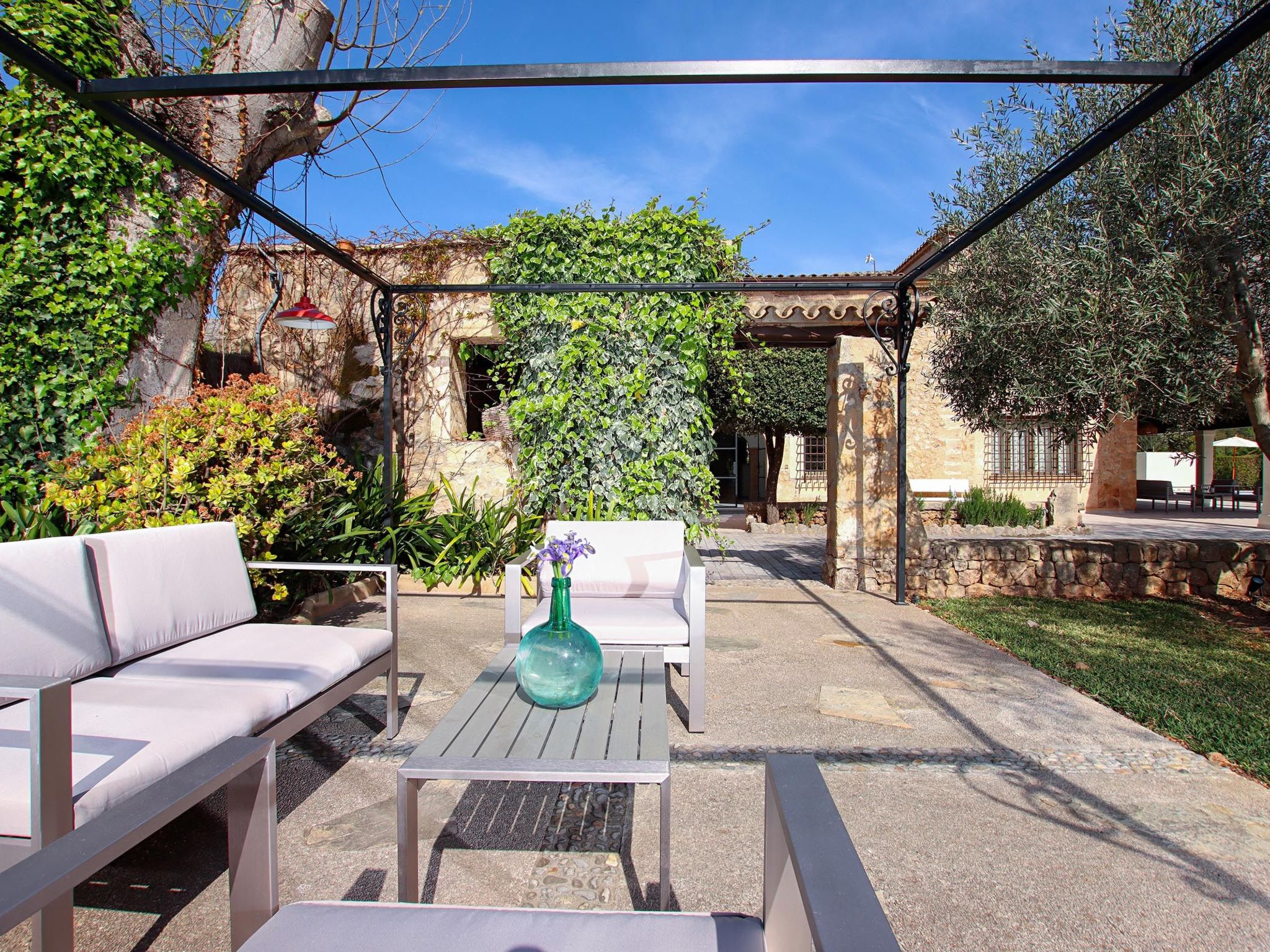 Beeindruckende große Villa in der Nähe von Cala San Vicente-Binnen