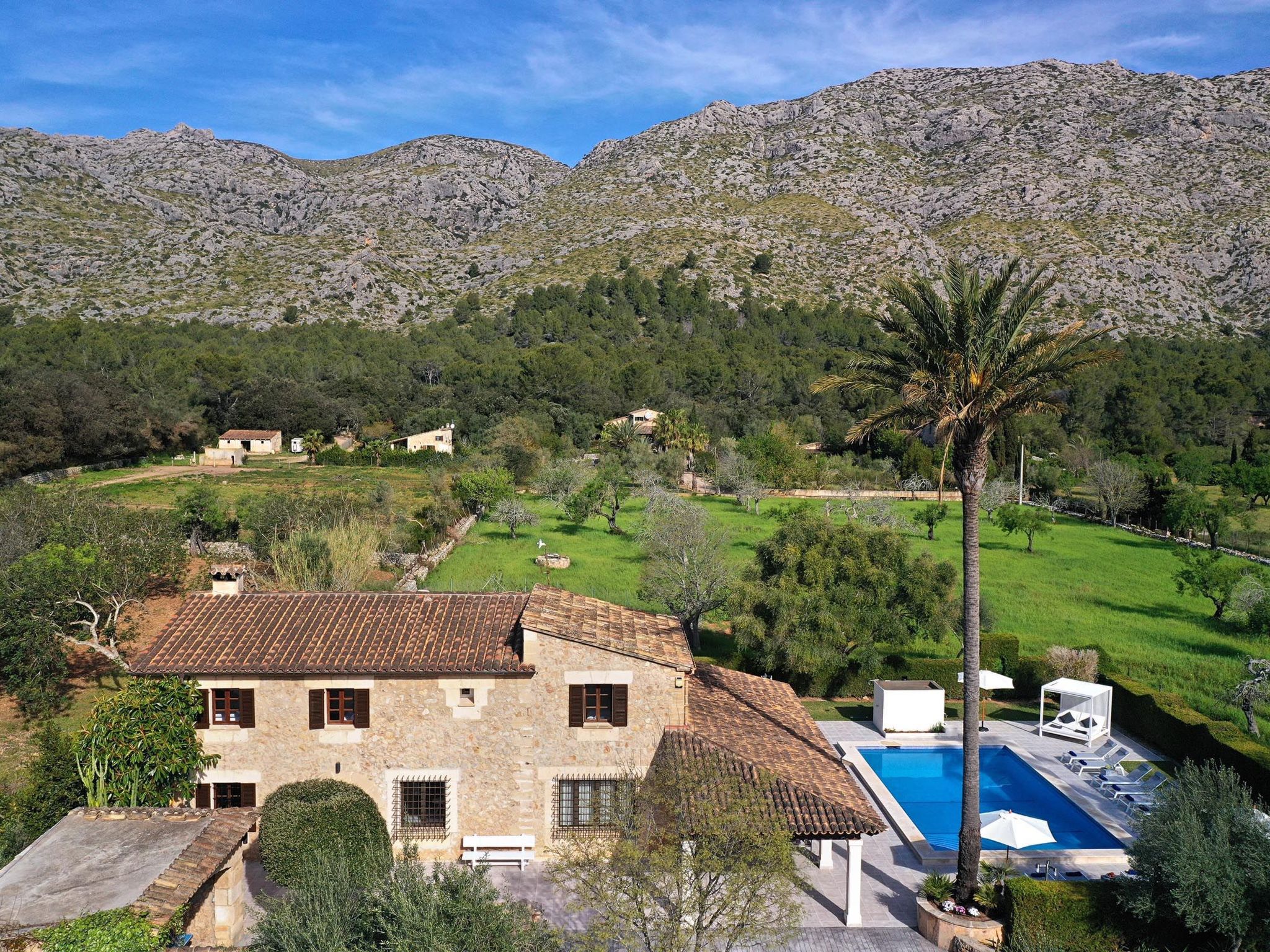 Beeindruckende große Villa in der Nähe von Cala San Vicente-Binnen