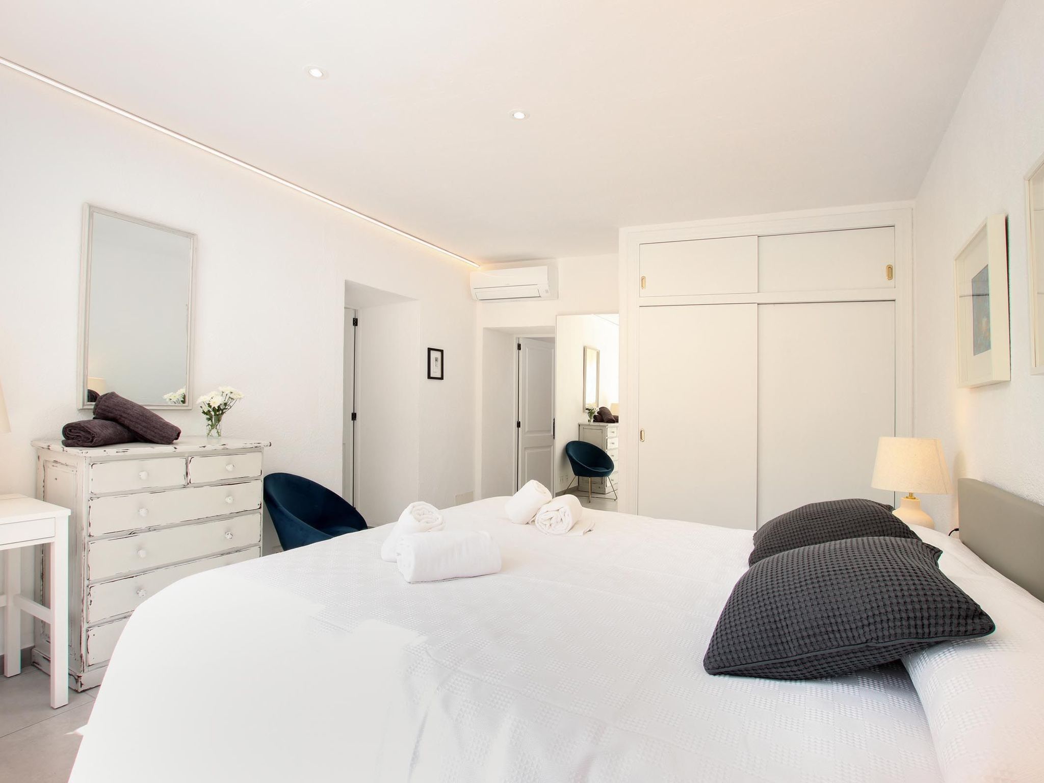 Beeindruckende große Villa in der Nähe von Cala San Vicente-Binnen